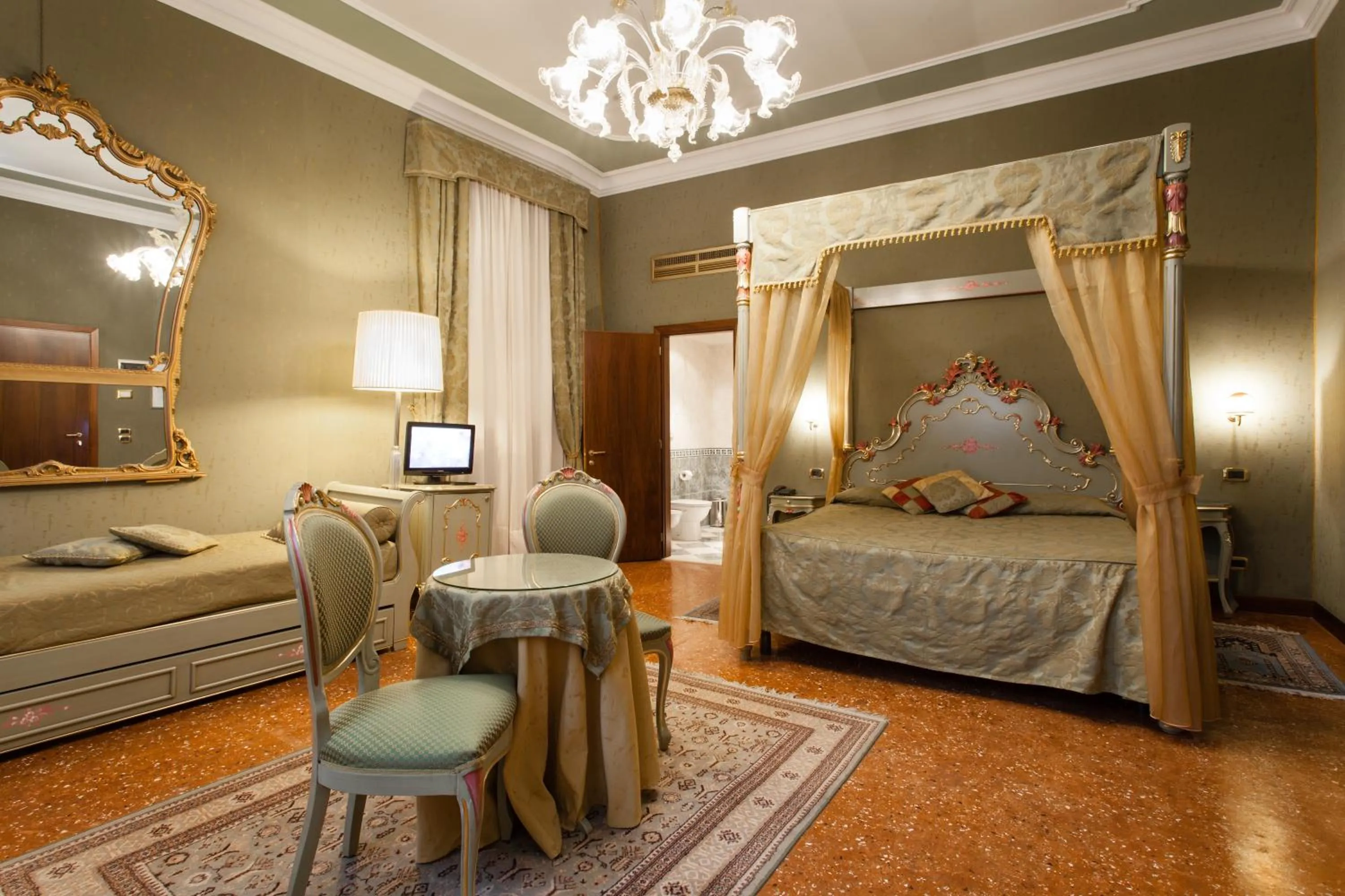 Photo of the whole room, Bed in Hotel Al Ponte Mocenigo