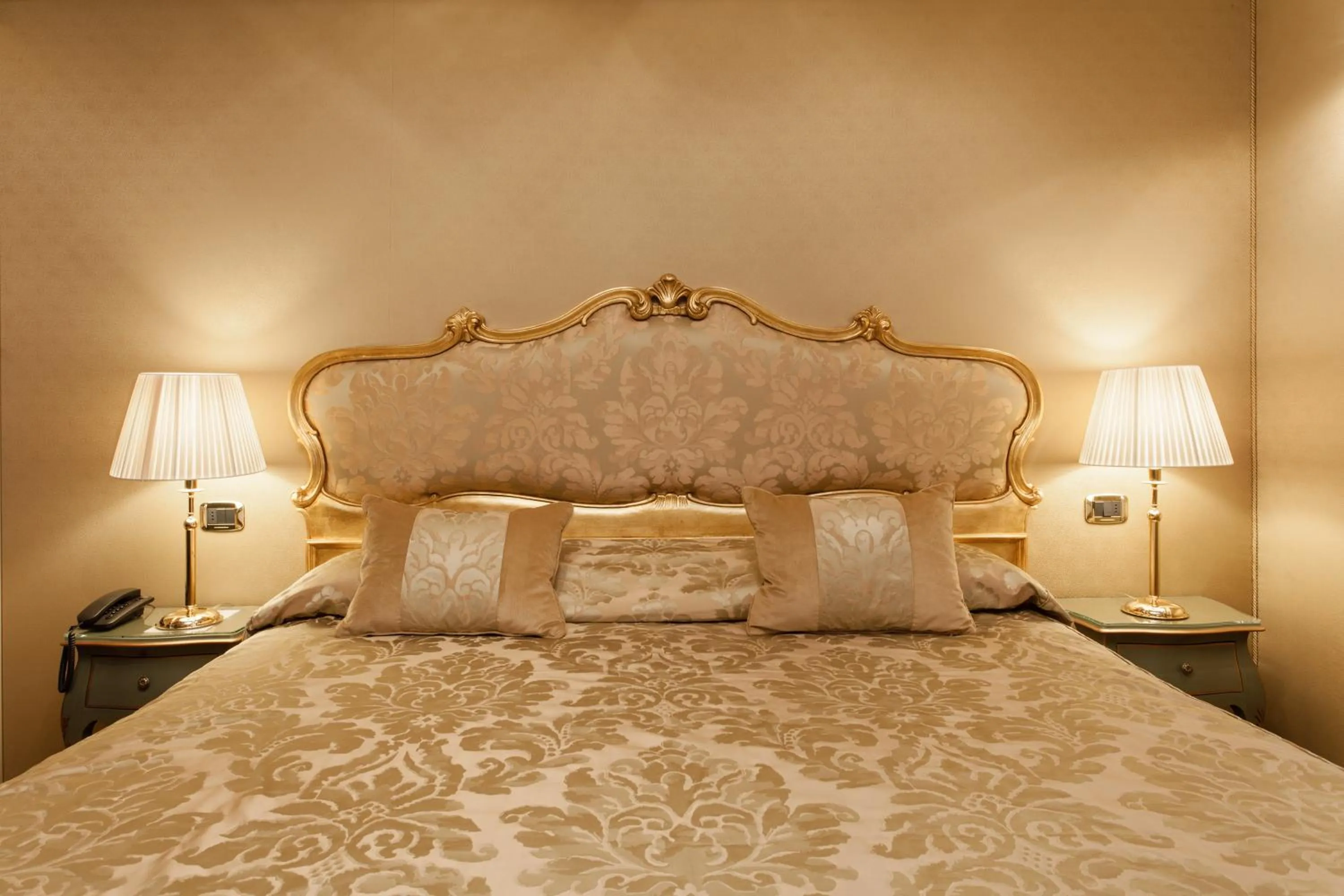 Bed in Hotel Al Ponte Mocenigo