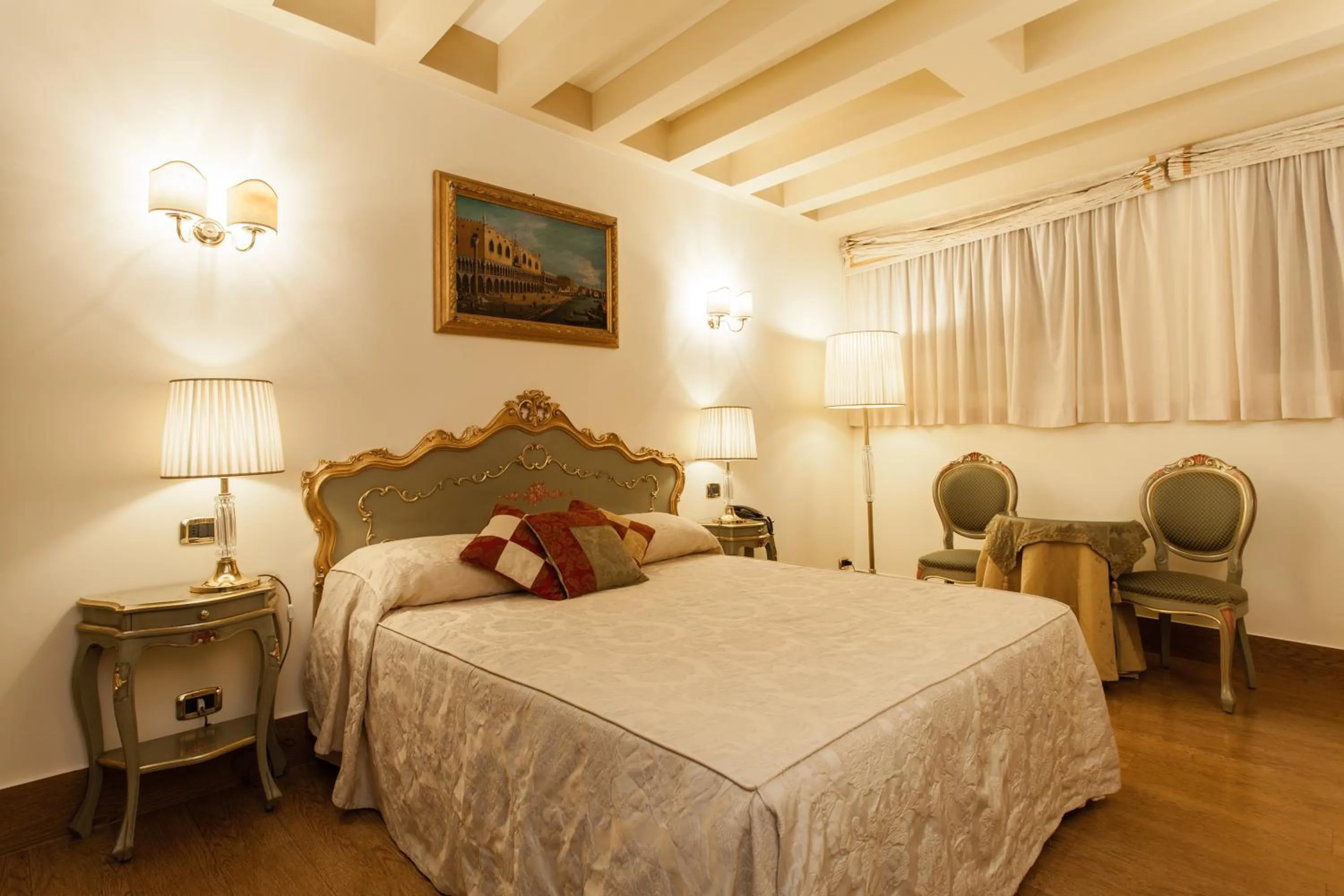 Photo of the whole room, Bed in Hotel Al Ponte Mocenigo