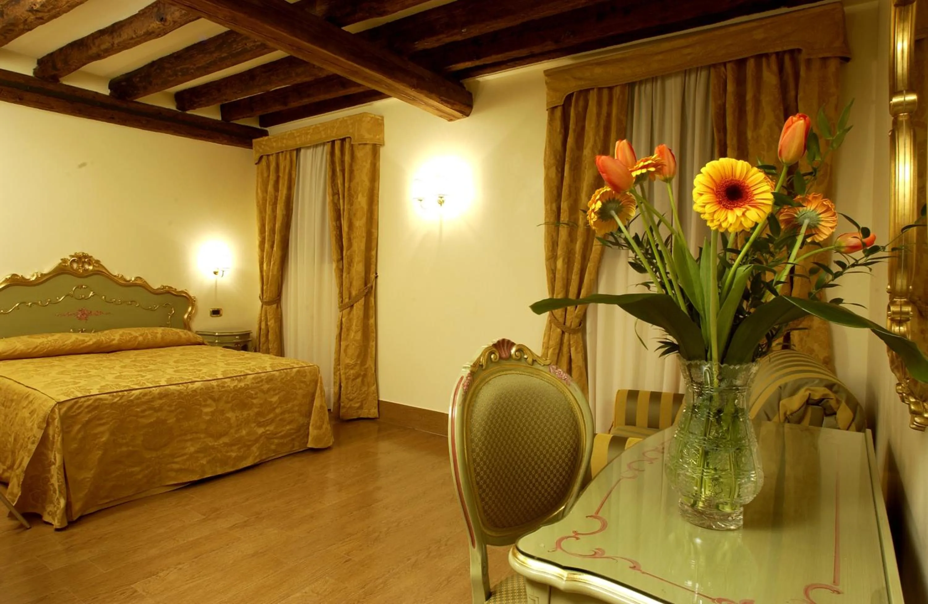 Photo of the whole room, Bed in Hotel Al Ponte Mocenigo