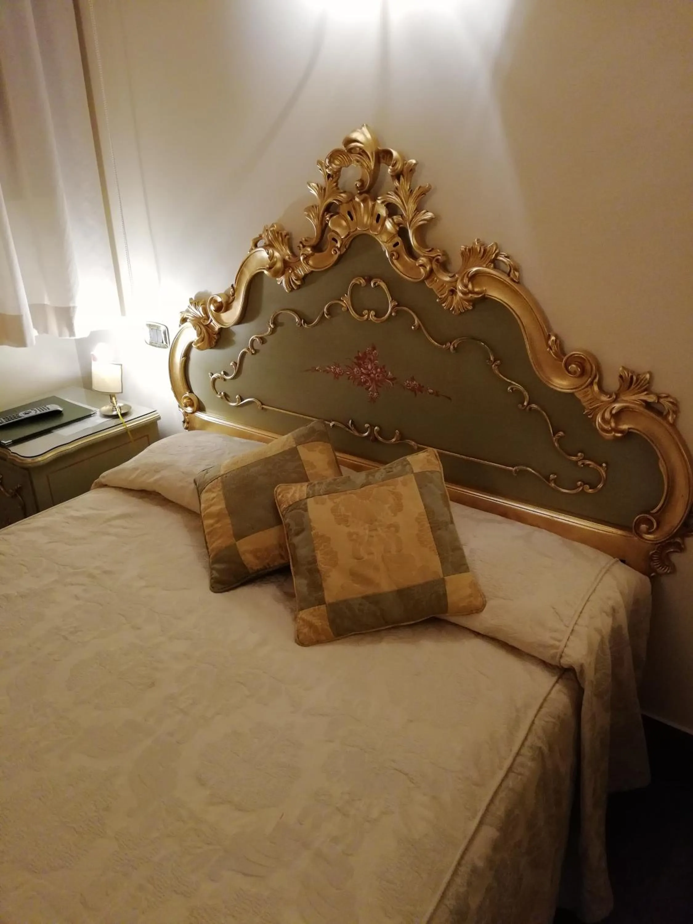 Bed in Hotel Al Ponte Mocenigo