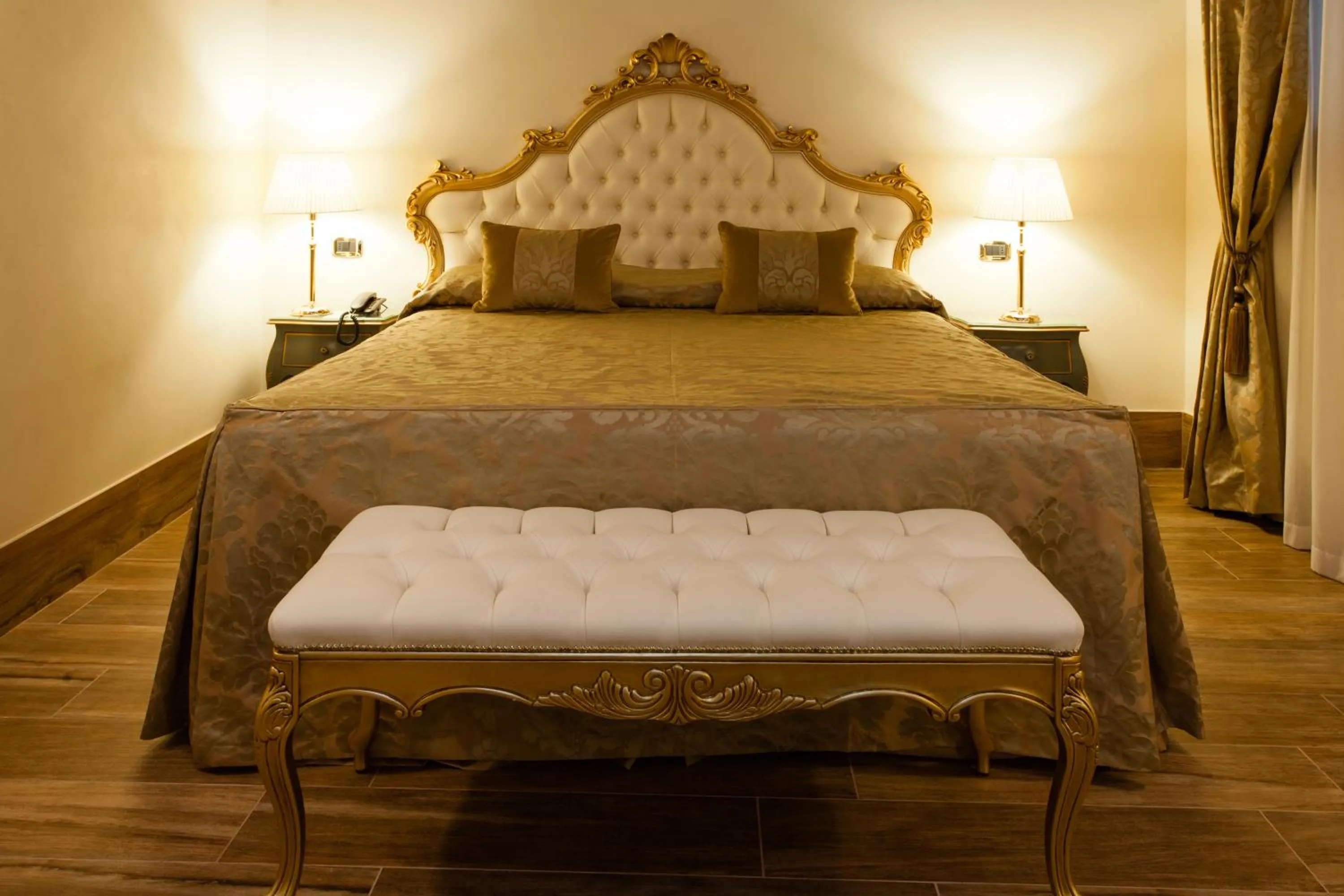 Bed in Hotel Al Ponte Mocenigo
