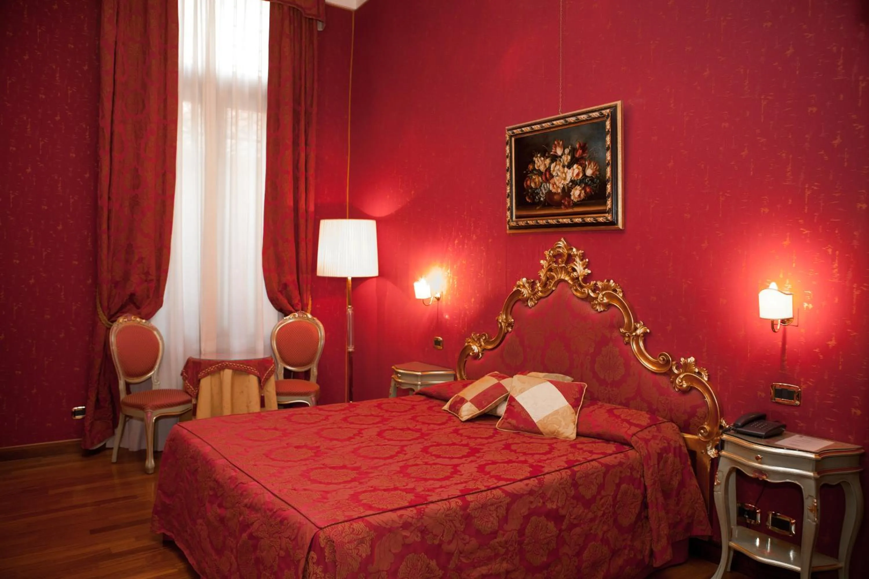 Photo of the whole room, Bed in Hotel Al Ponte Mocenigo
