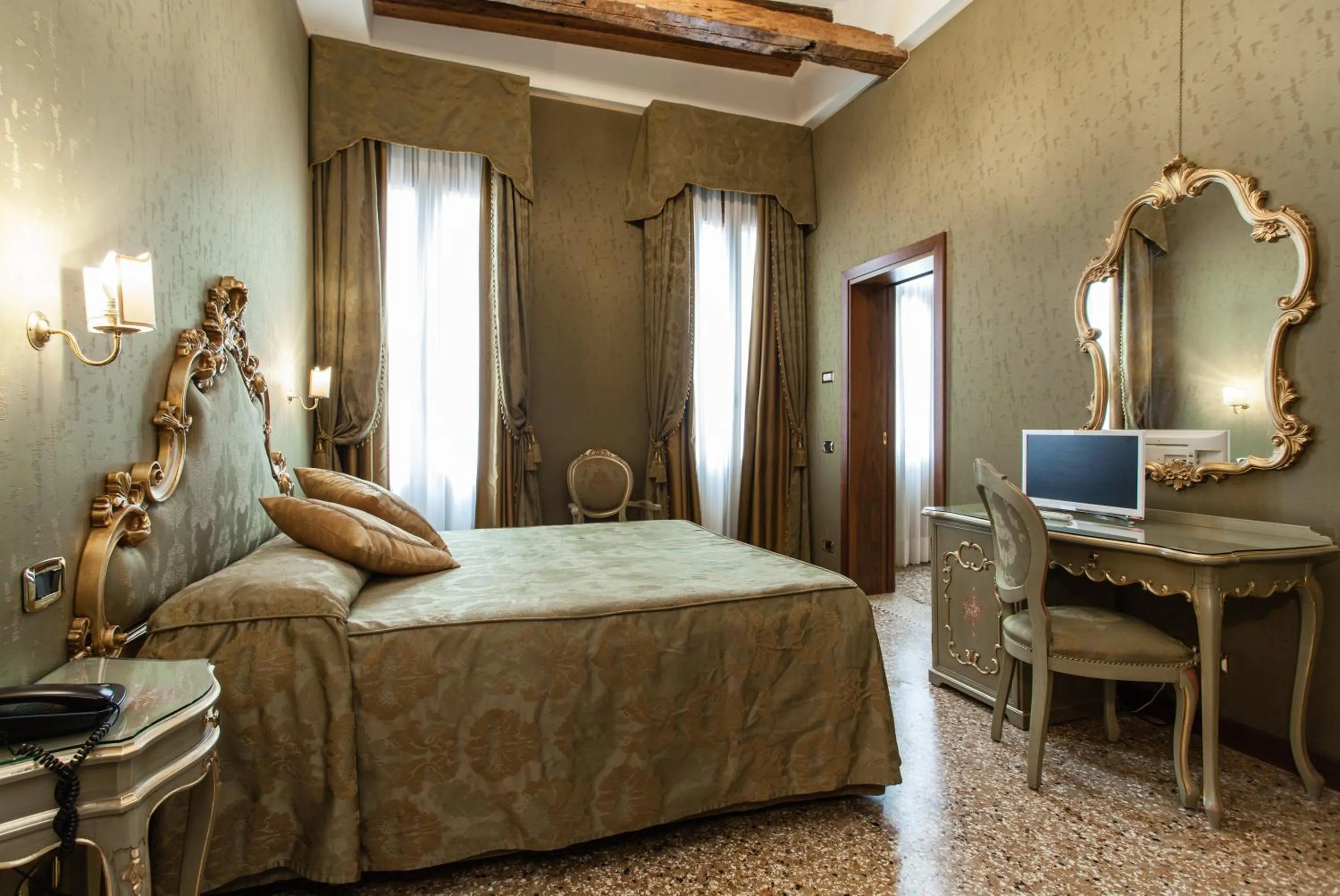 Day, Bed in Hotel Al Ponte Mocenigo