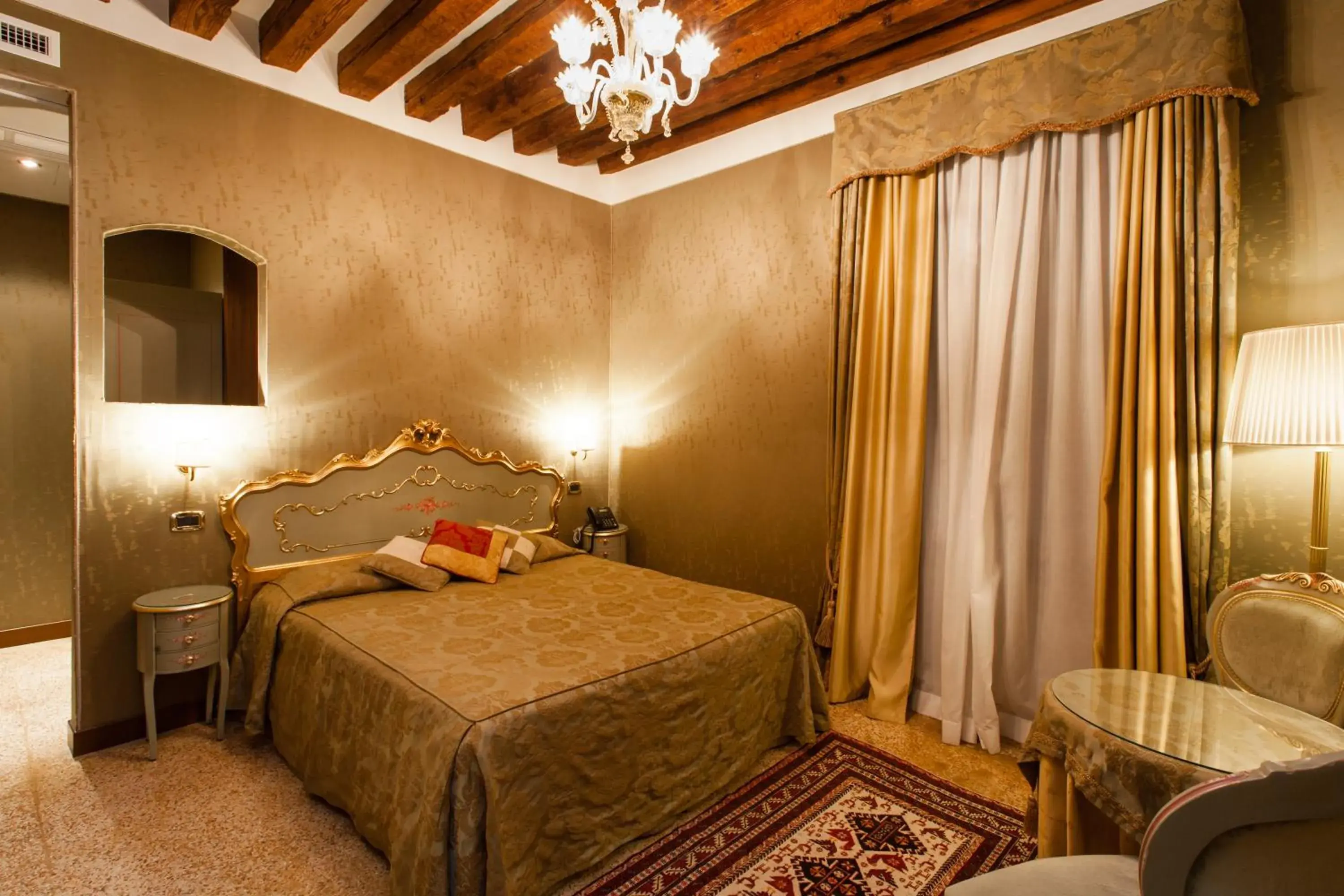 Photo of the whole room, Bed in Hotel Al Ponte Mocenigo Photo of the whole room, Bed in Hotel Al Ponte Mocenigo