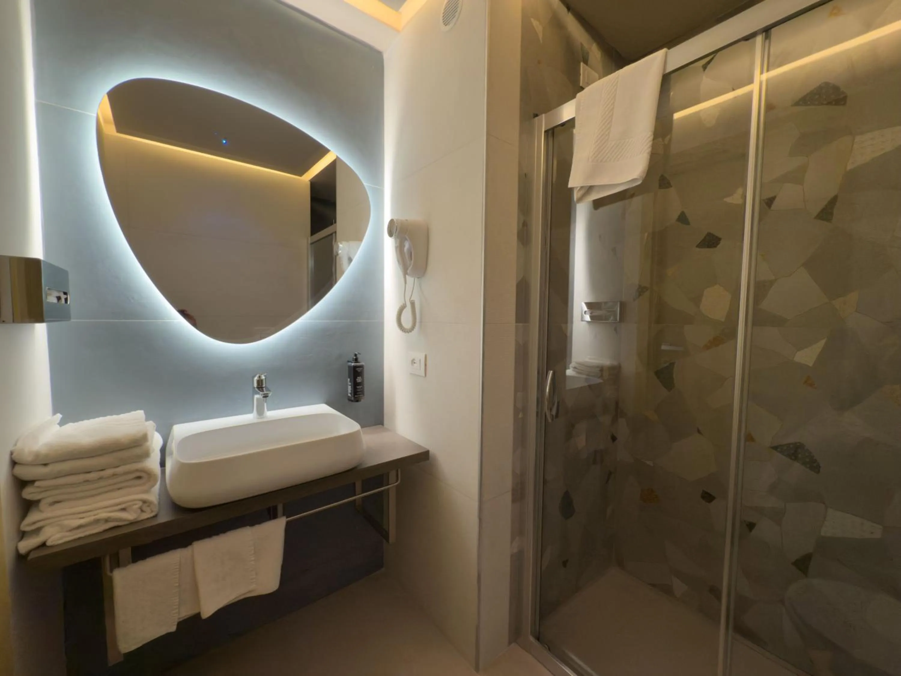 Shower in President Hotel Palermo