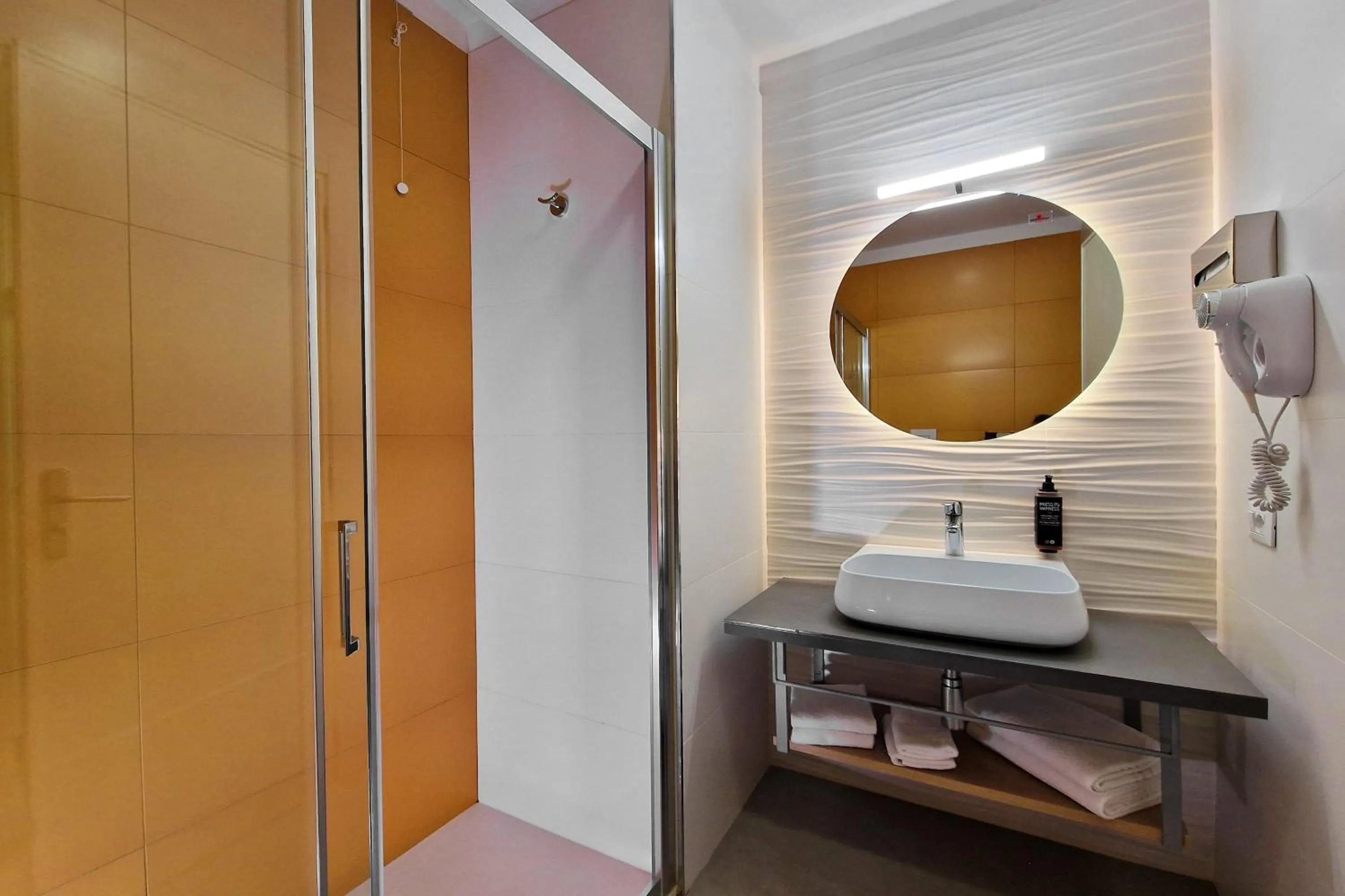 Standard Twin Room with Harbor View in President Hotel Palermo