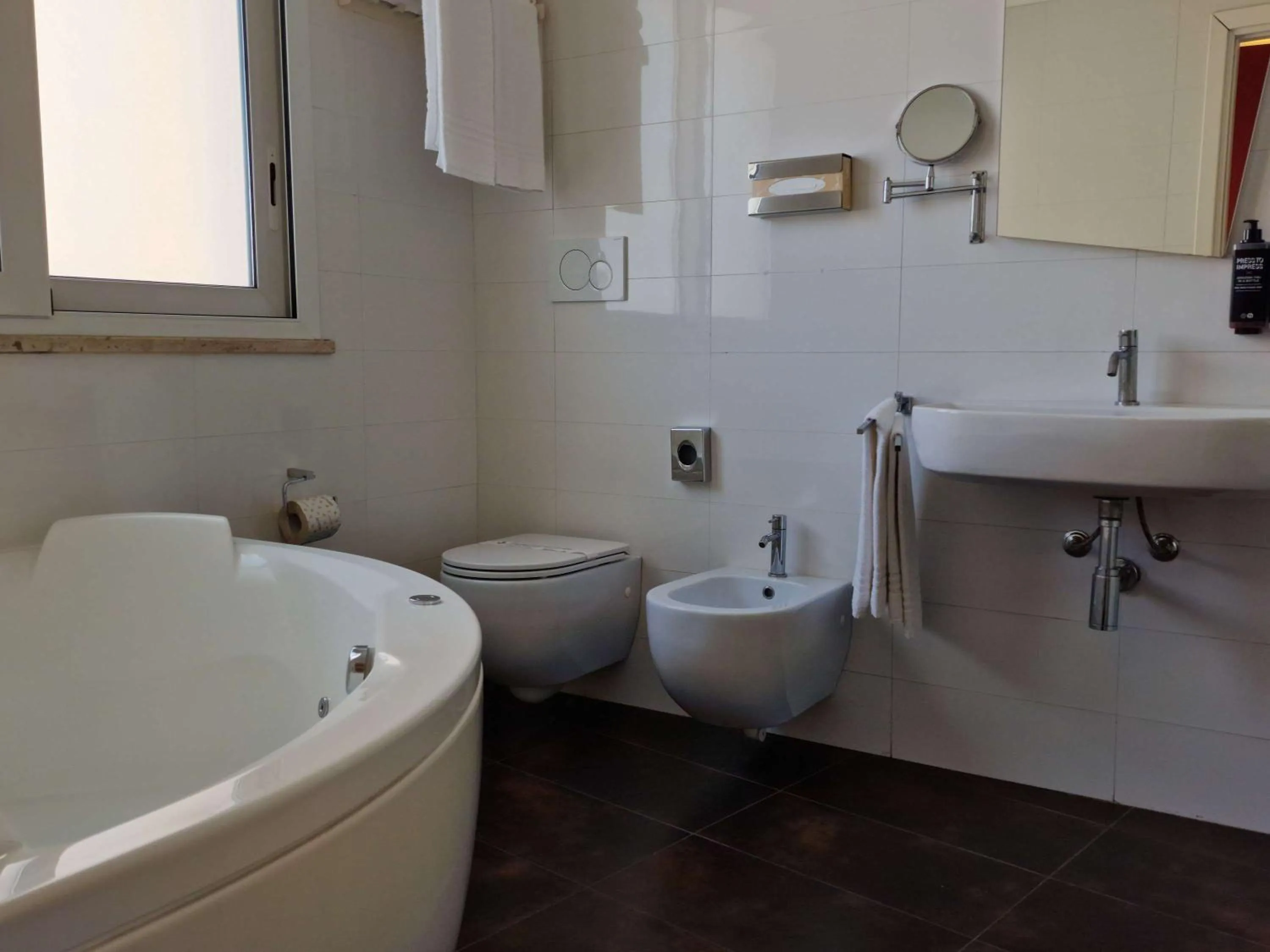 Bathroom in President Hotel Palermo