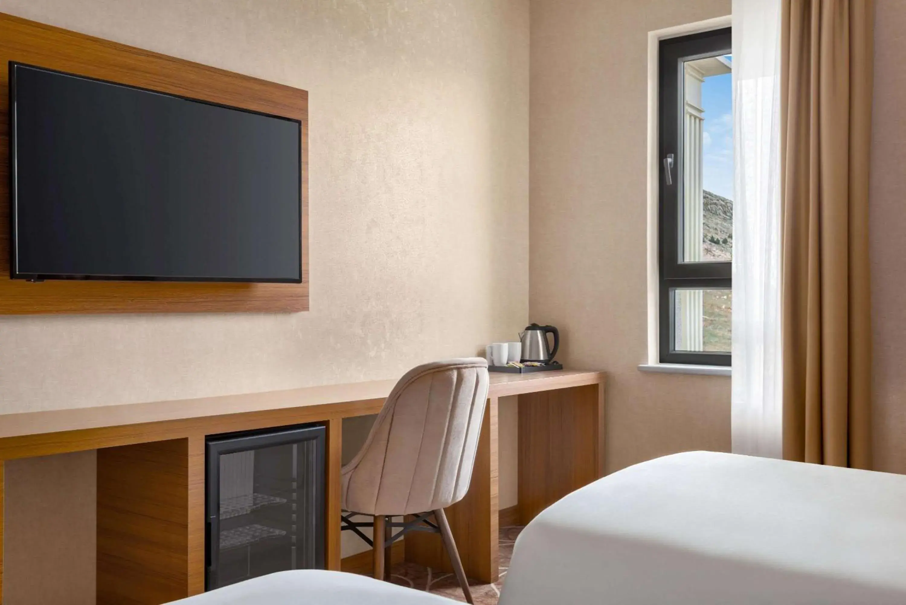 TV and multimedia, Bed in Ramada By Wyndham Elbistan TV and multimedia, Bed in Ramada By Wyndham Elbistan