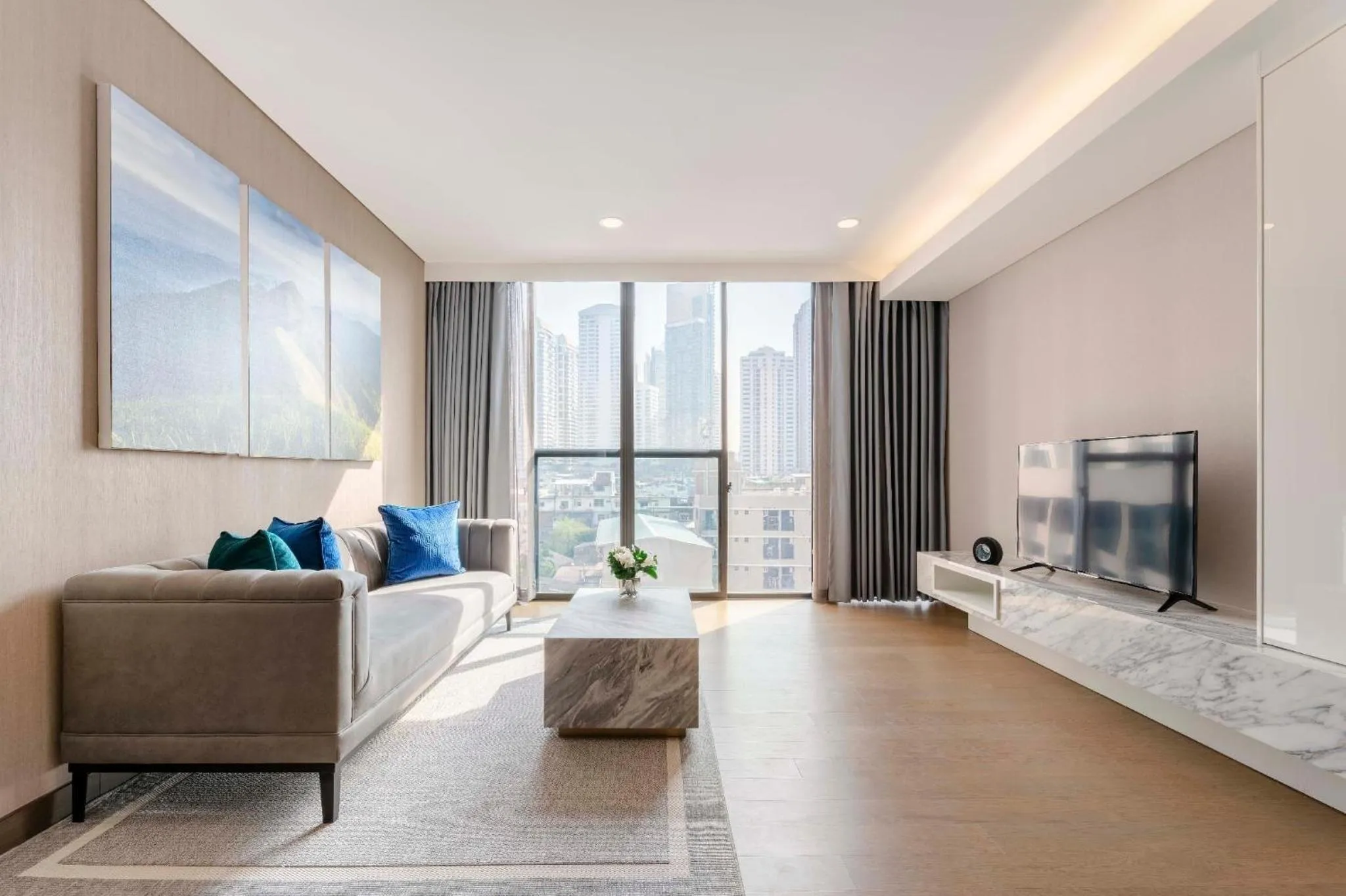 Living room in Wyndham Bangkok Queen Convention Centre