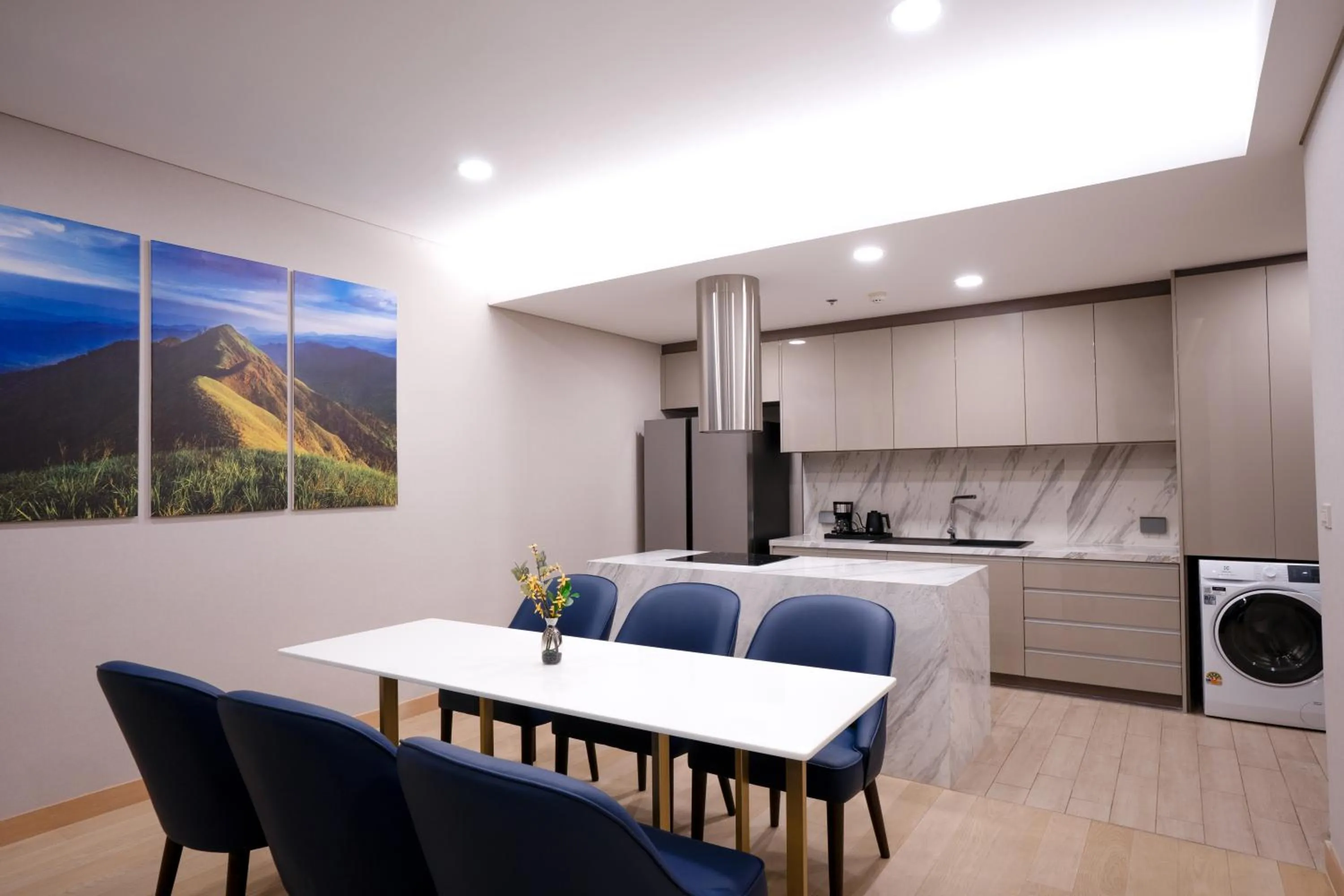 Kitchen or kitchenette in Wyndham Bangkok Queen Convention Centre