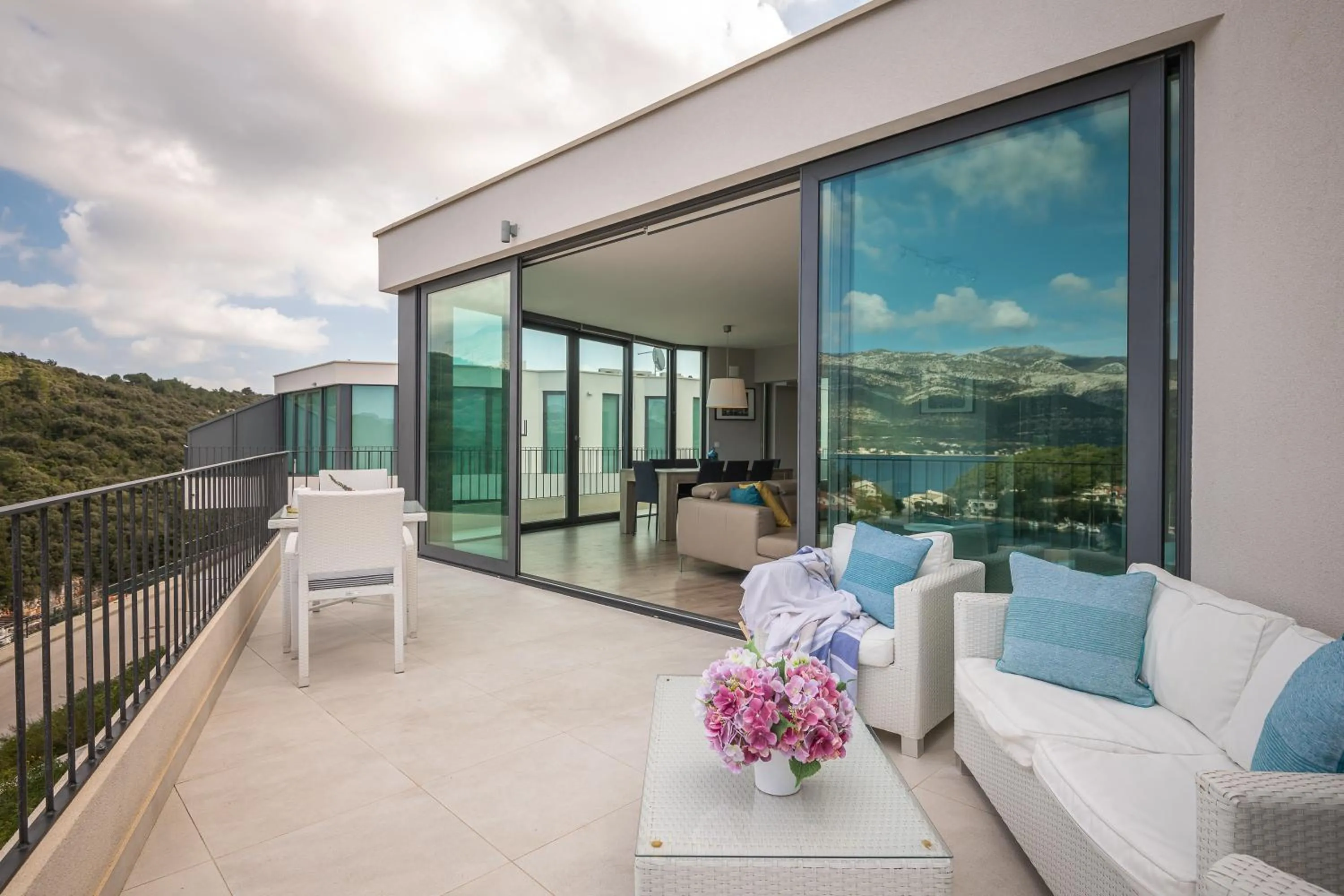 Green Hill Penthouse apartment