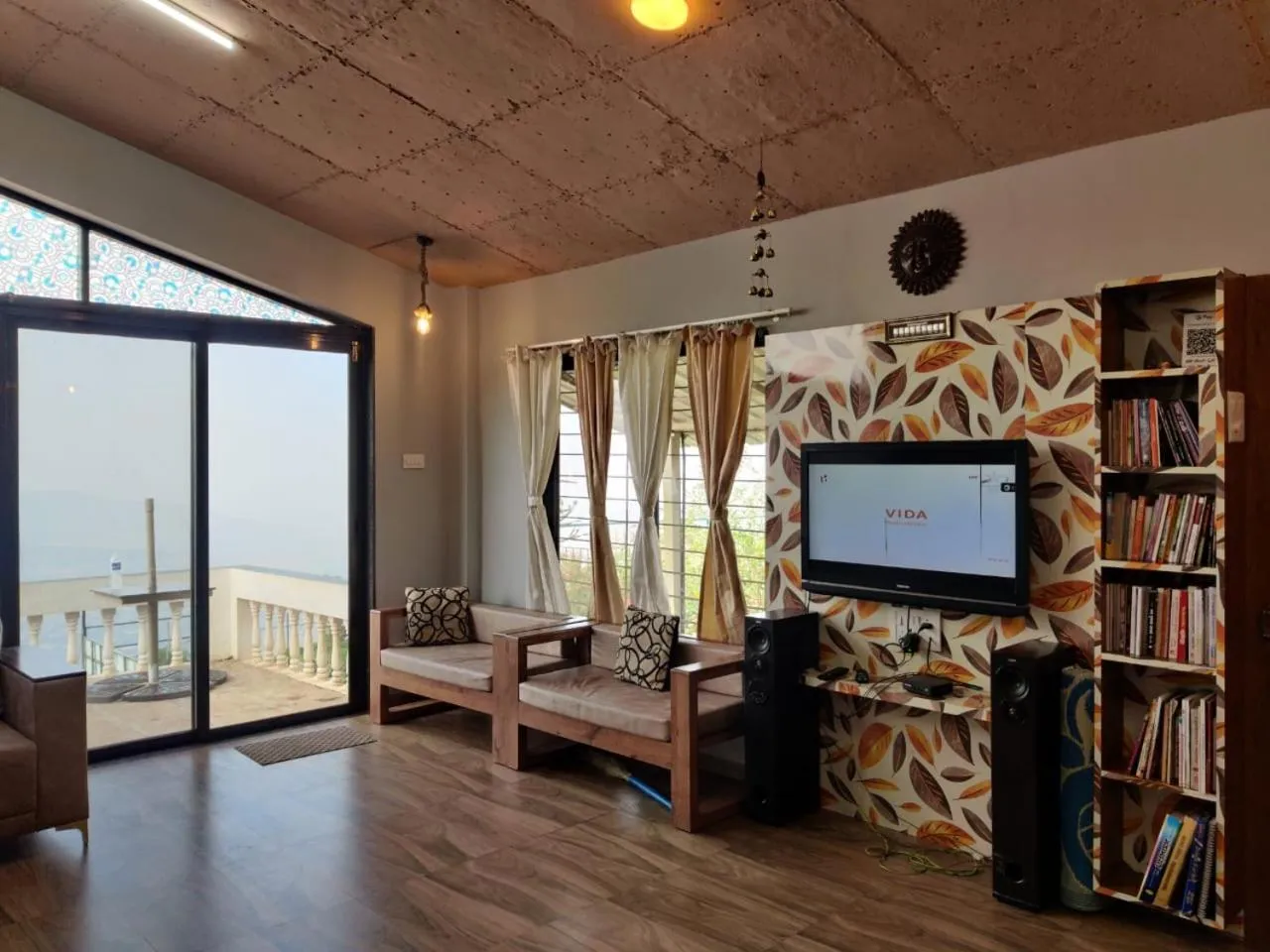 Communal lounge/ TV room in Hilltop Resort and Glamping Wai, Near Panchgani