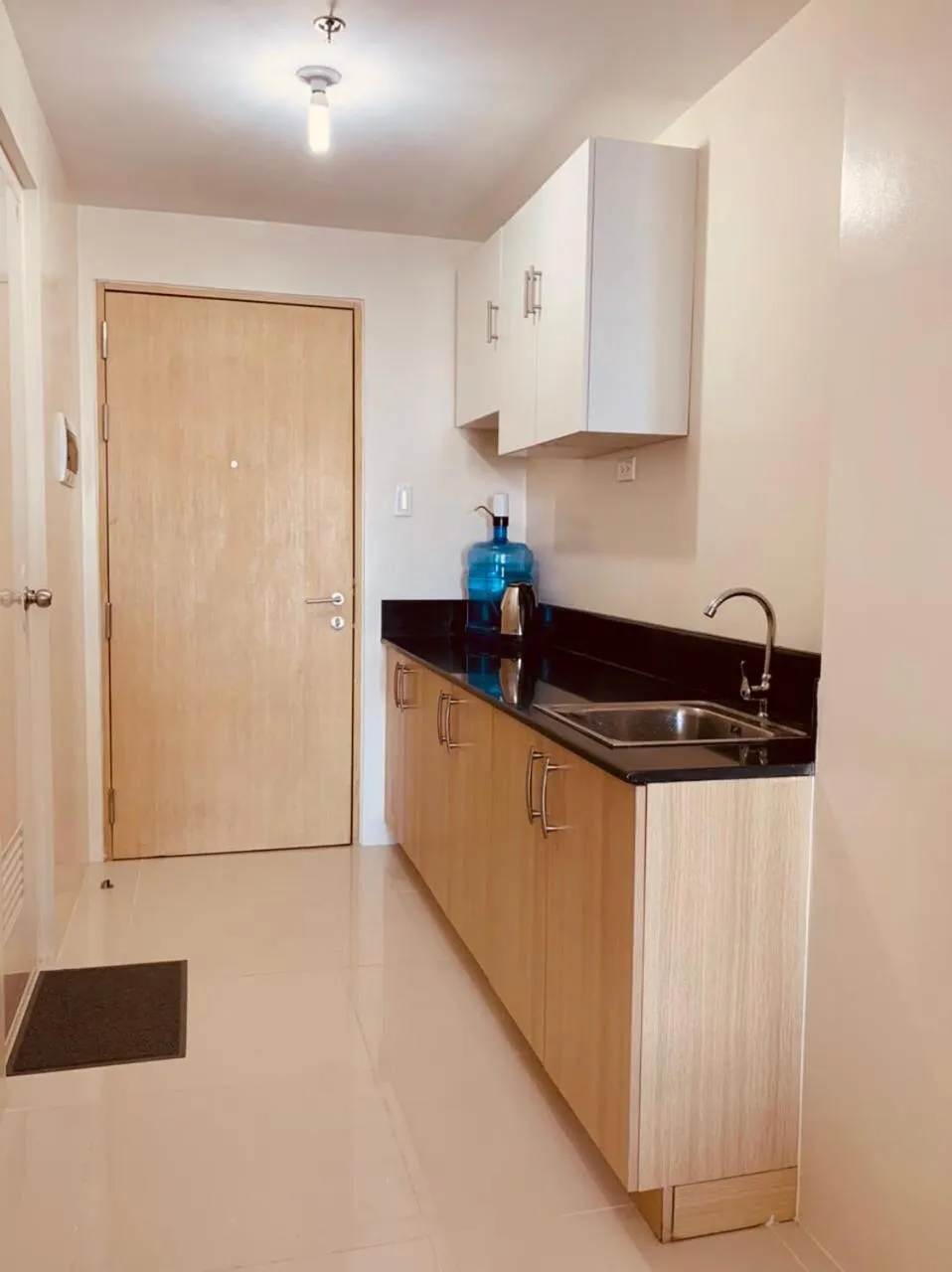 Kitchen or kitchenette in SMDC Wind Residences Tagaytay by Cris