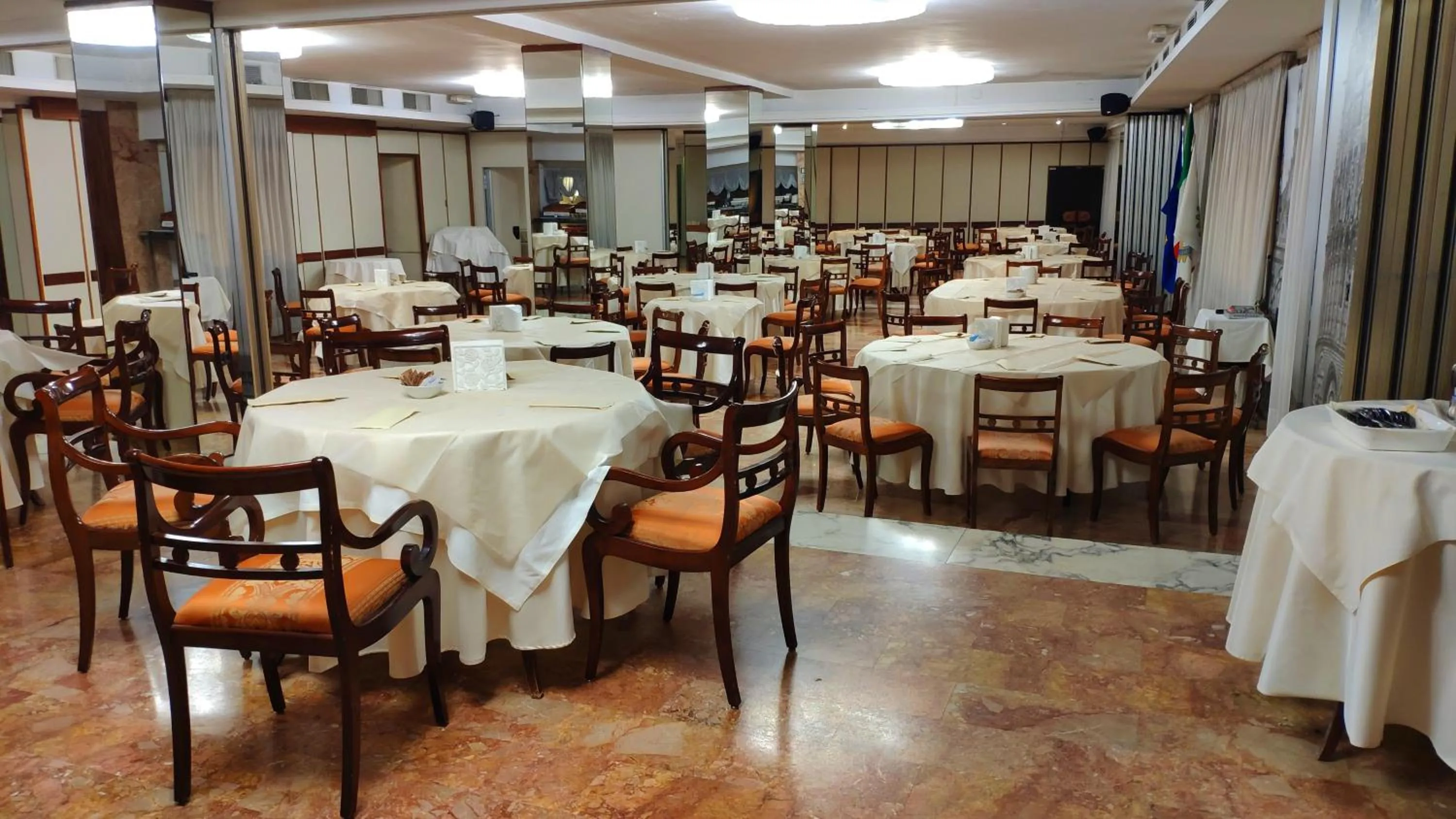 Breakfast in Grand Hotel Duomo