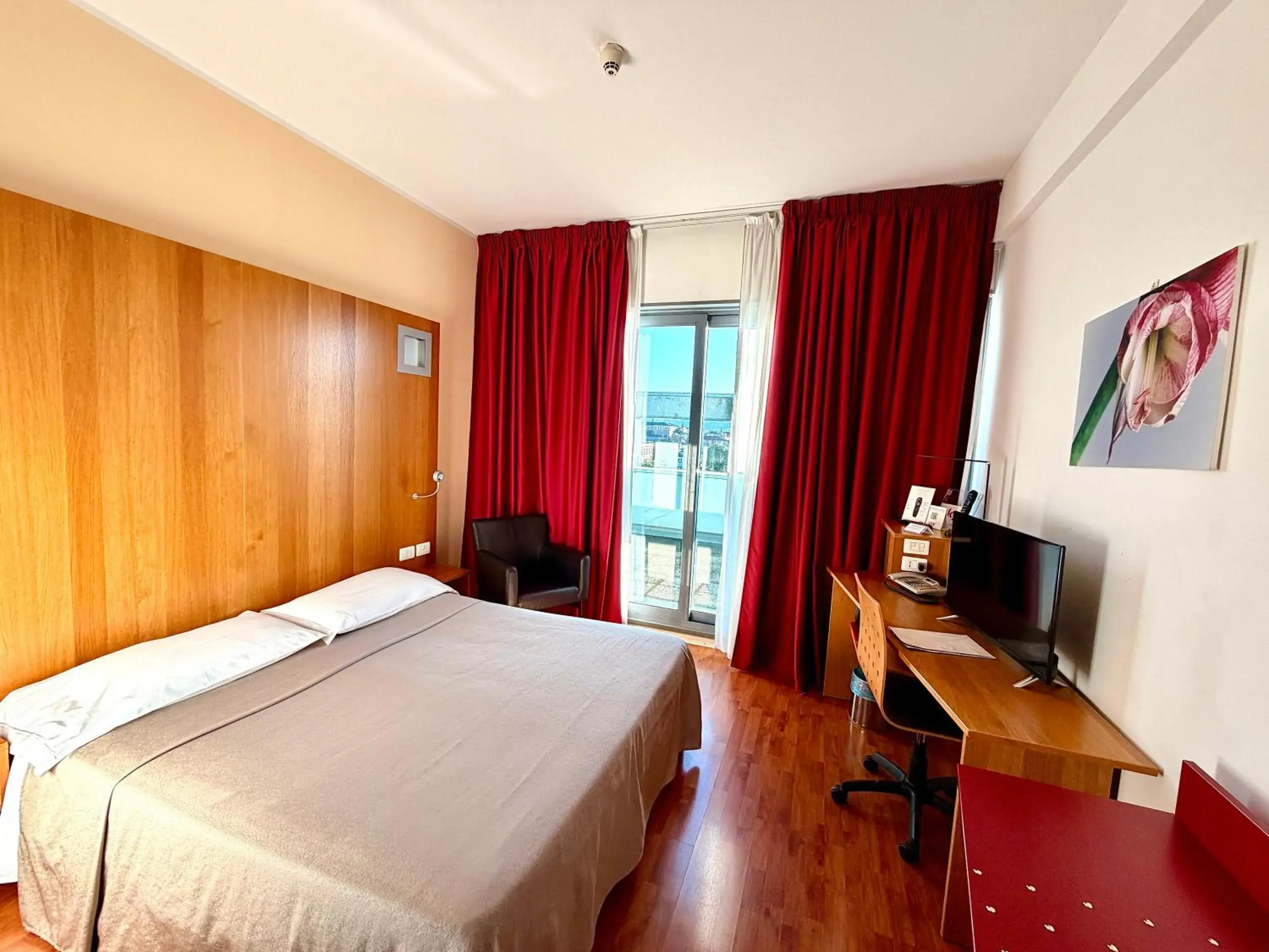 Balcony/Terrace, Bed in Executive Hotel Balcony/Terrace, Bed in Executive Hotel