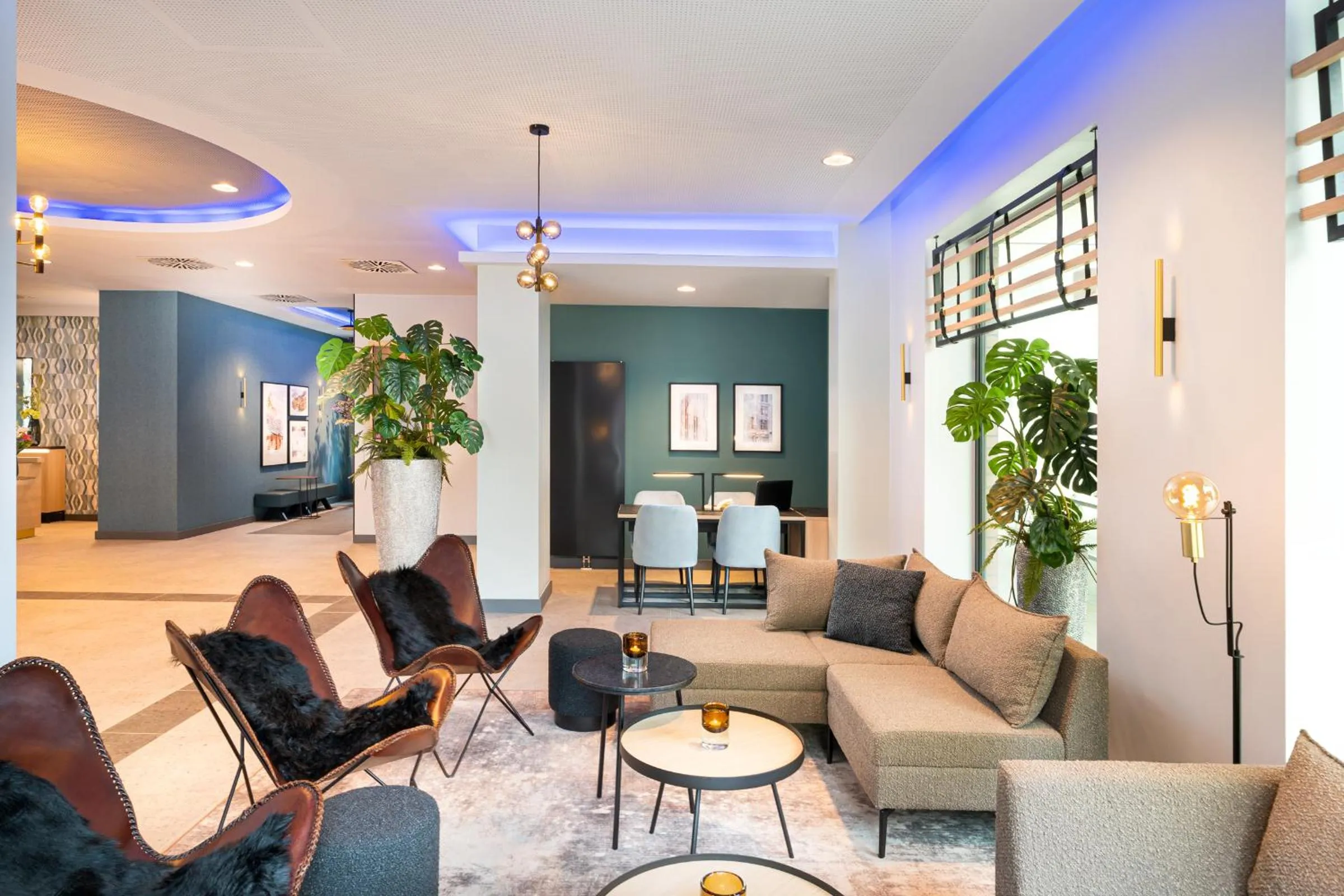 Lobby or reception in Leonardo Hotel Hamburg Altona