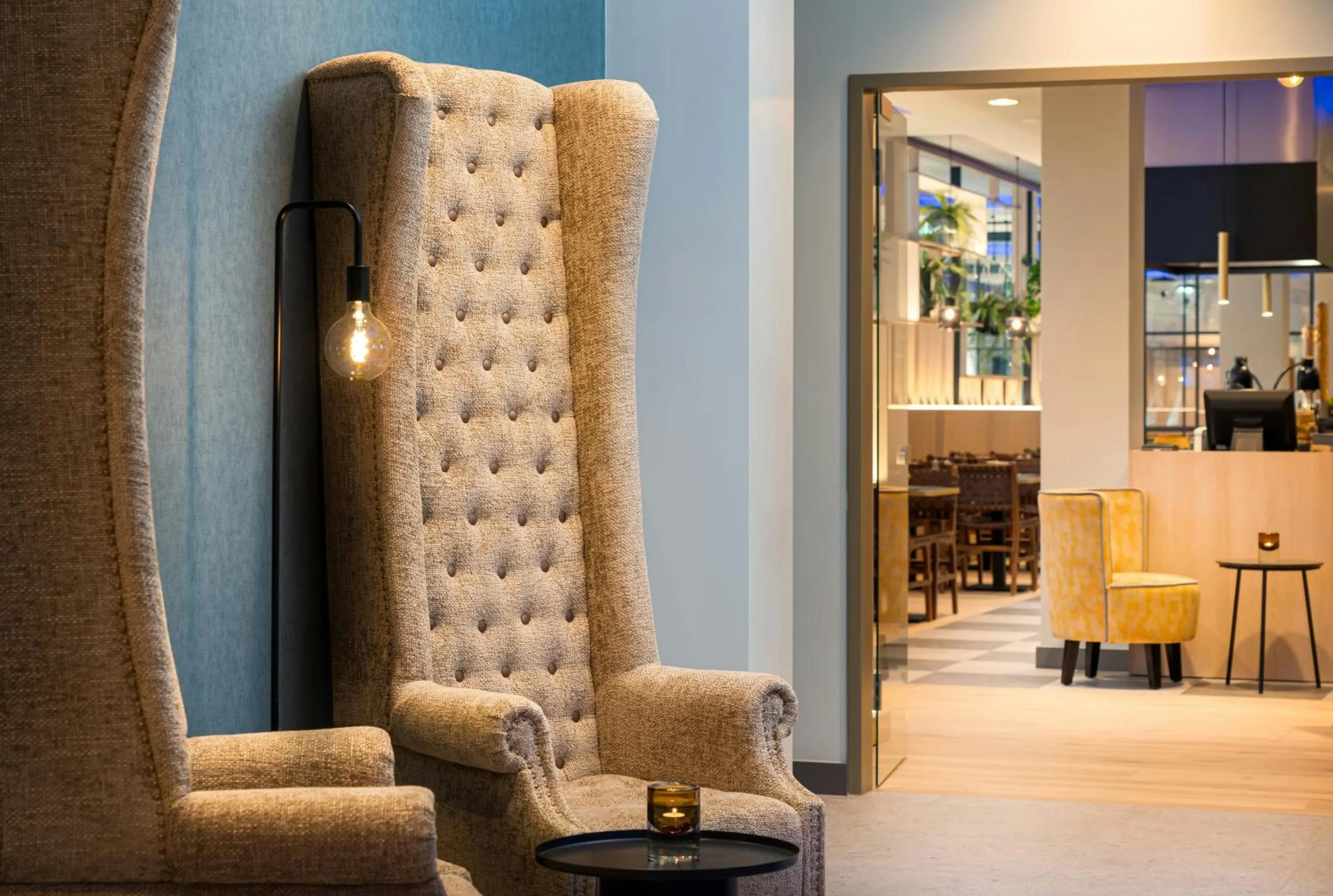 Lobby or reception in Leonardo Hotel Hamburg Altona