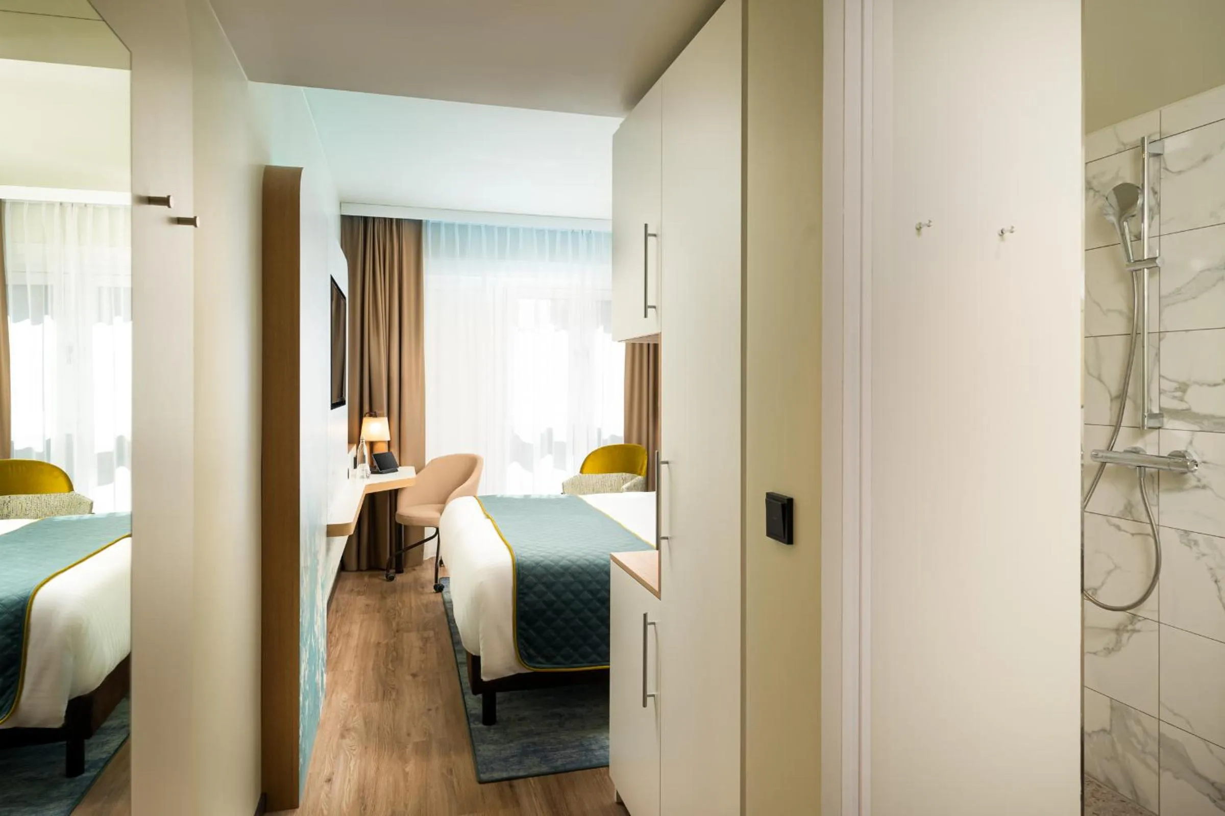 Bedroom, Bed in Leonardo Hotel Hamburg Altona