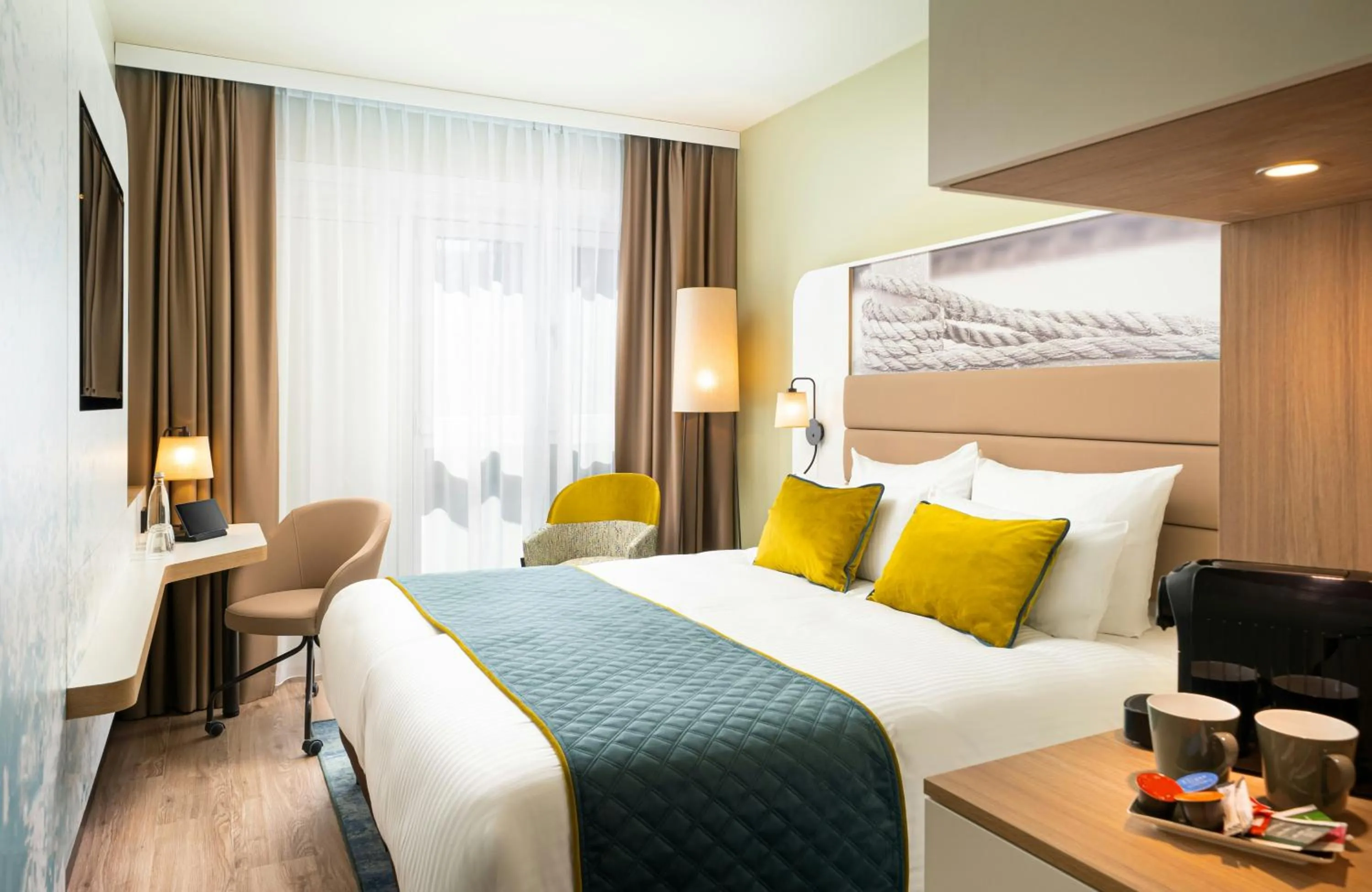 Photo of the whole room, Bed in Leonardo Hotel Hamburg Altona