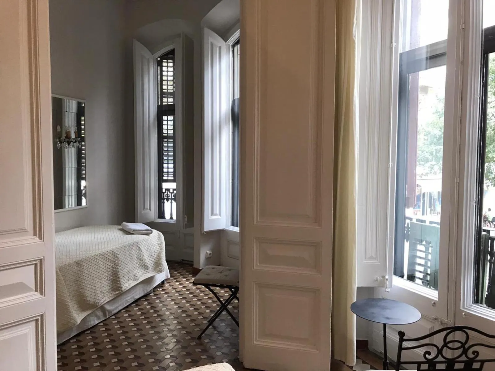 Photo of the whole room, Bed in Casa Consell Bailen, Guest House