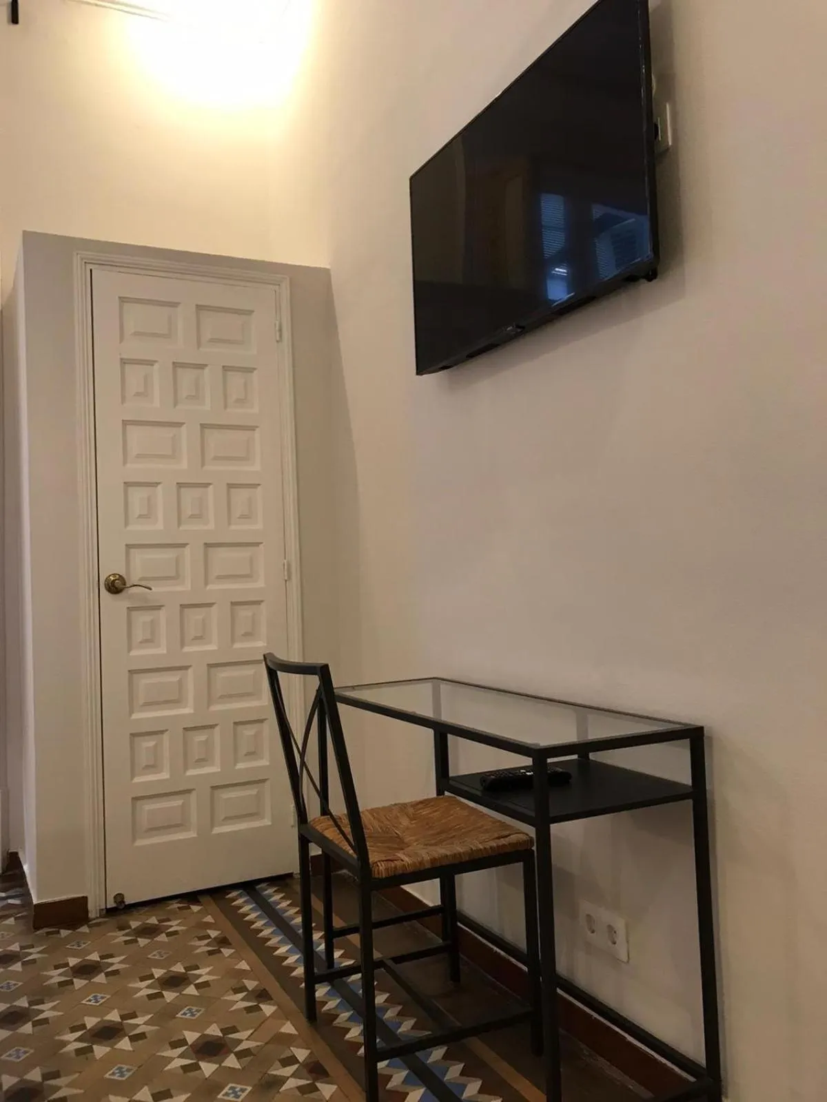 TV and multimedia in Casa Consell Bailen, Guest House