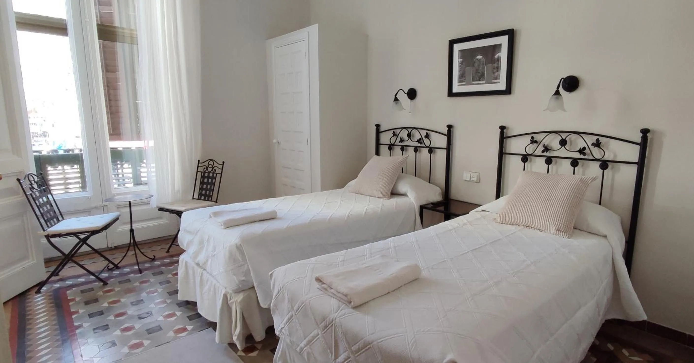 Bed in Casa Consell Bailen, Guest House