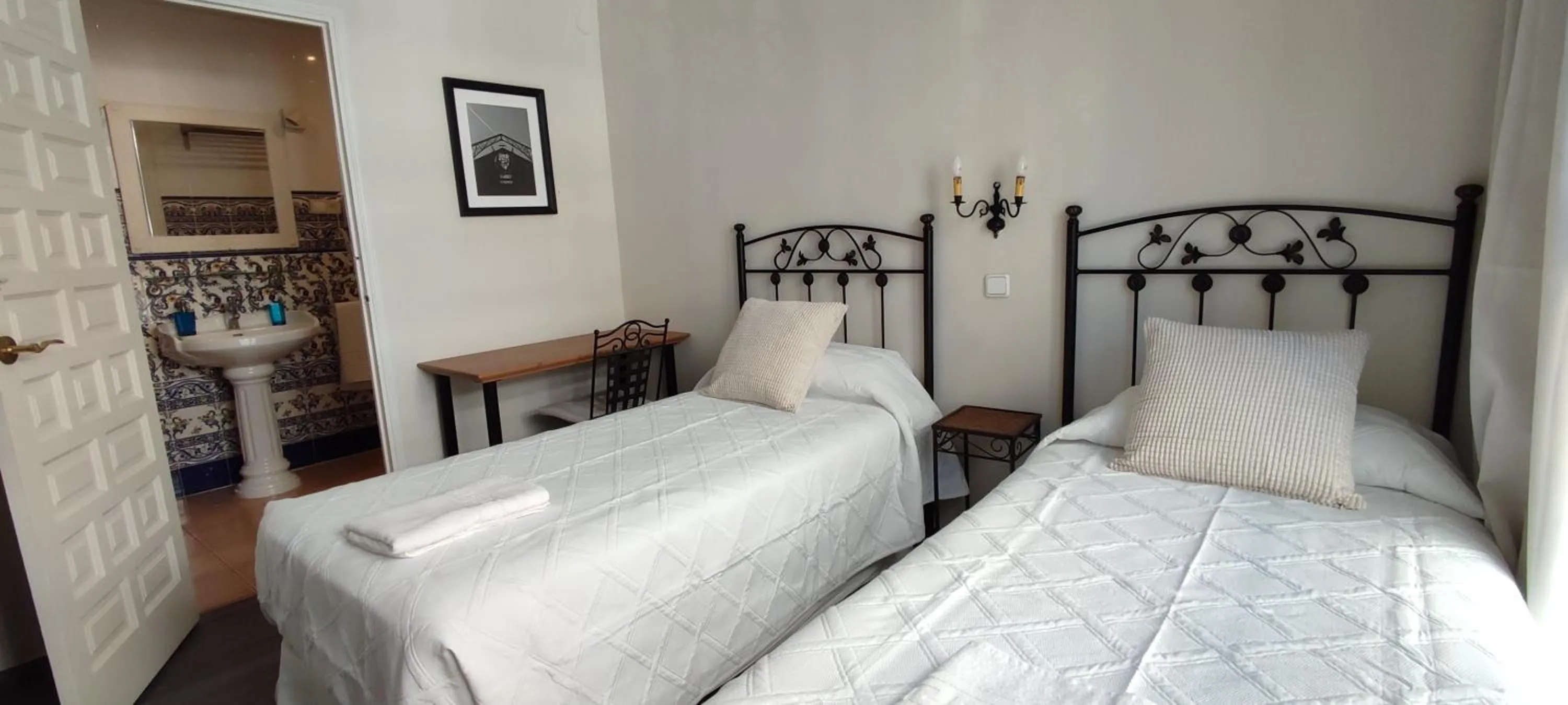 Bed in Casa Consell Bailen, Guest House