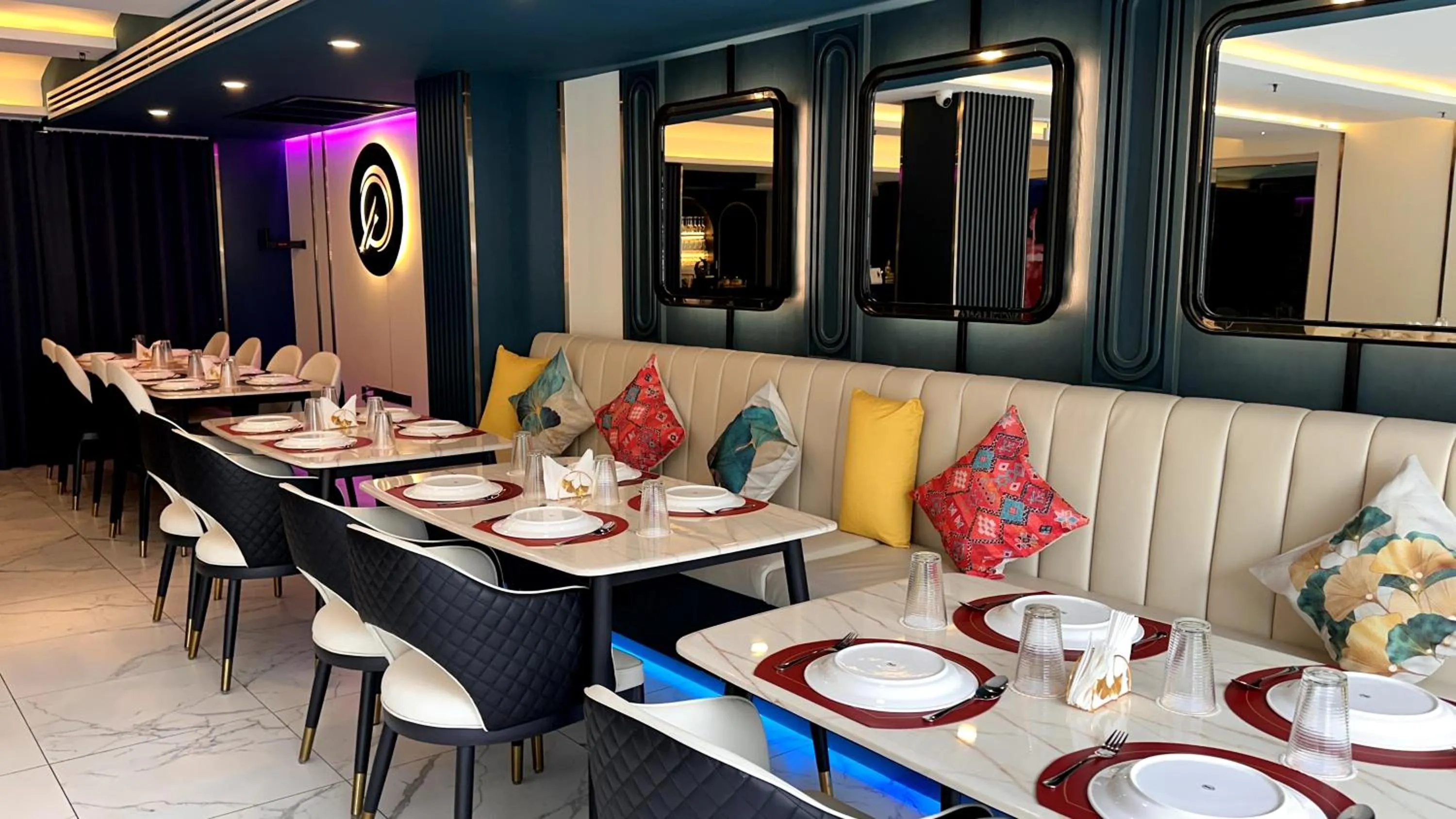 Restaurant/places to eat in SQ Boutique Hotel