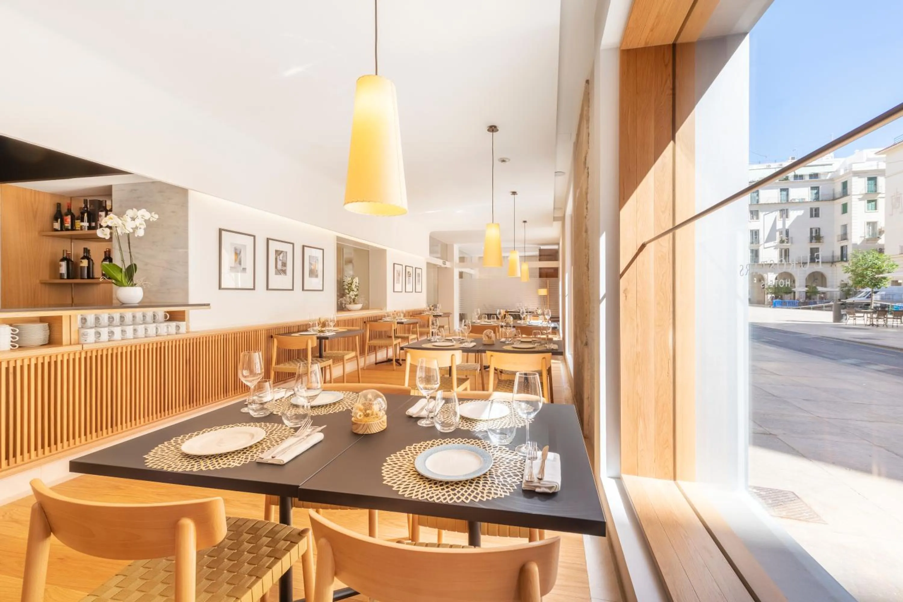 Restaurant/places to eat in Eurostars Pórtico Alicante