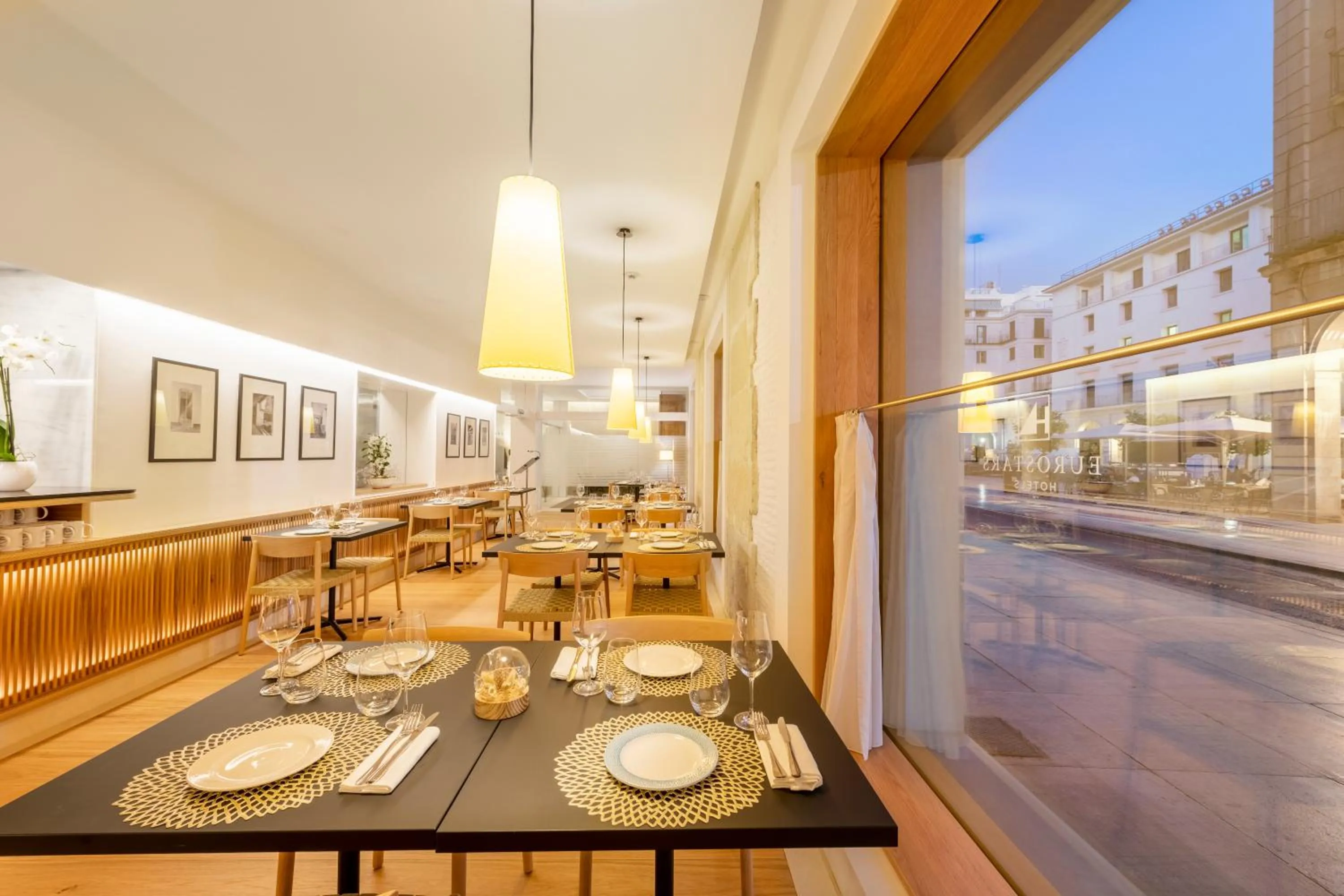 Restaurant/places to eat in Eurostars Pórtico Alicante