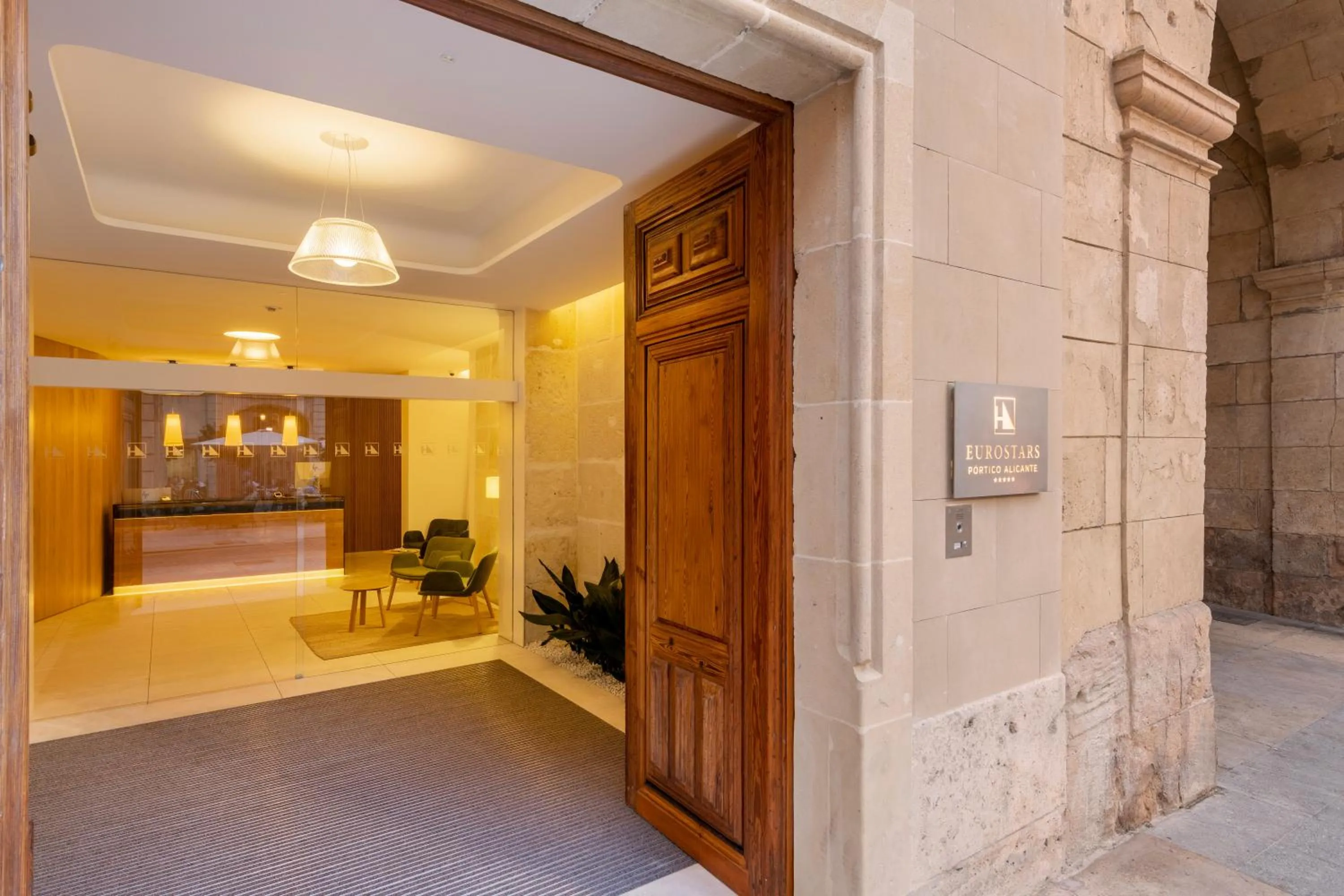 Facade/entrance in Eurostars Pórtico Alicante