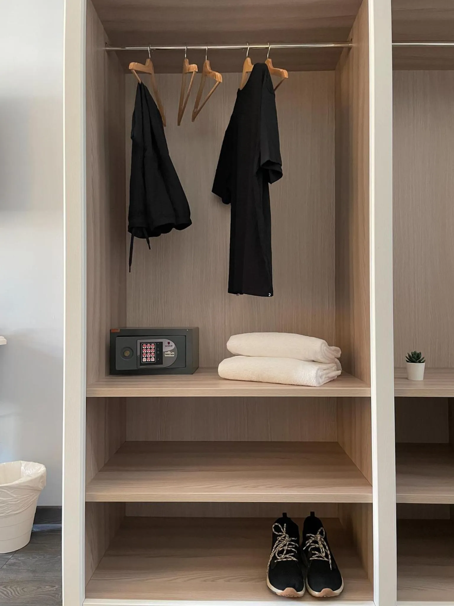 wardrobe in Hotel Gioia