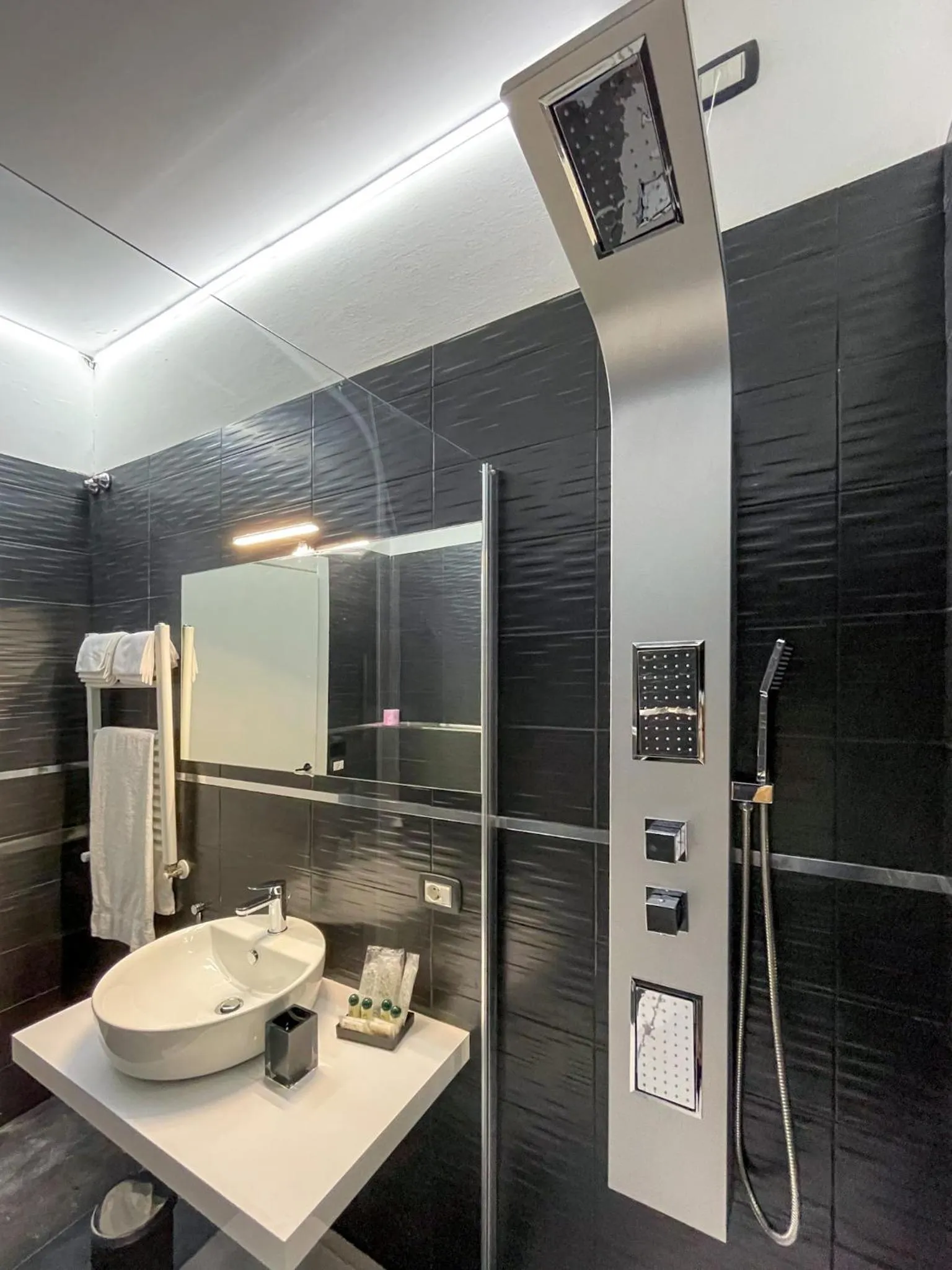 Shower in Hotel Gioia