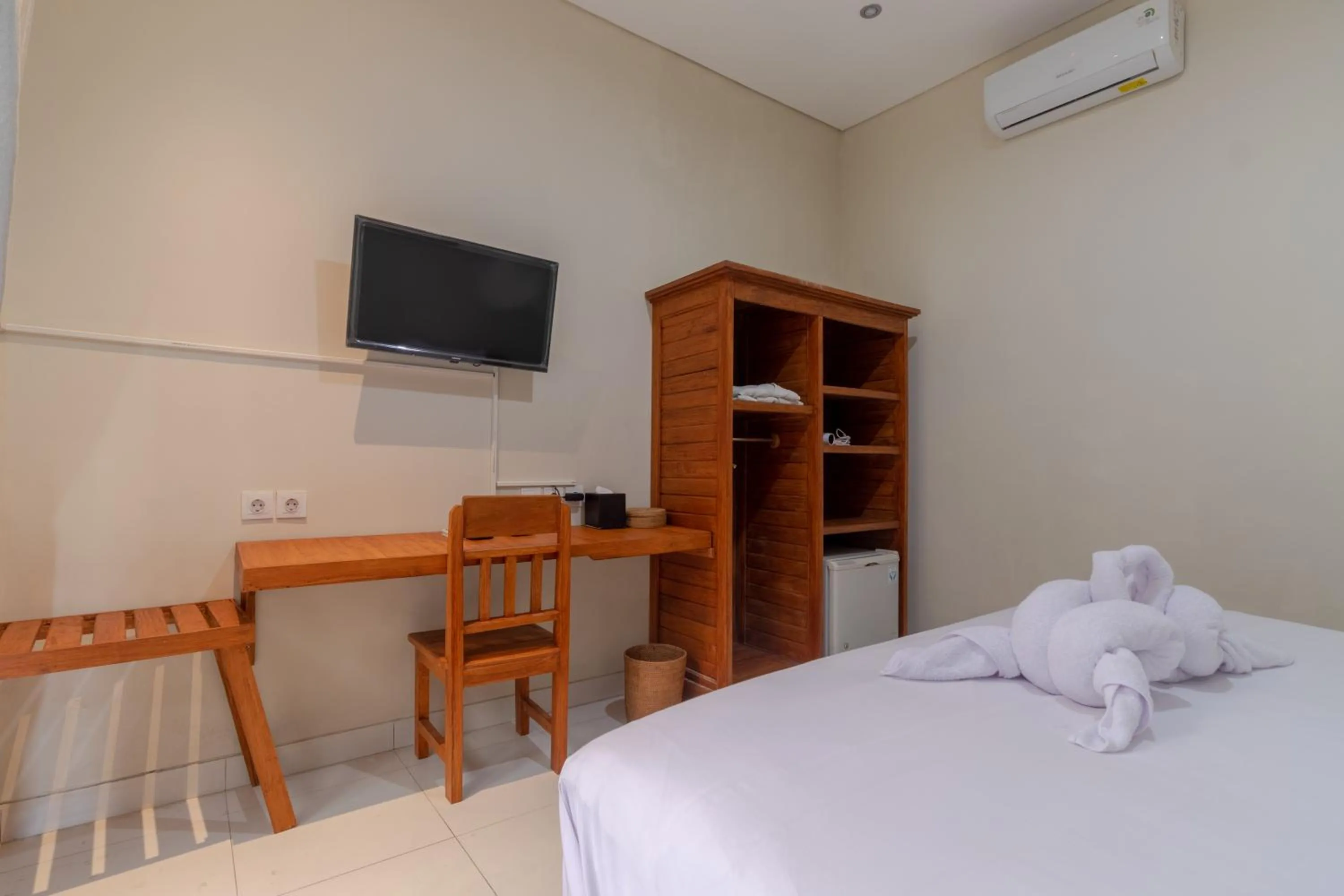 TV and multimedia, Bed in Josh Guest House