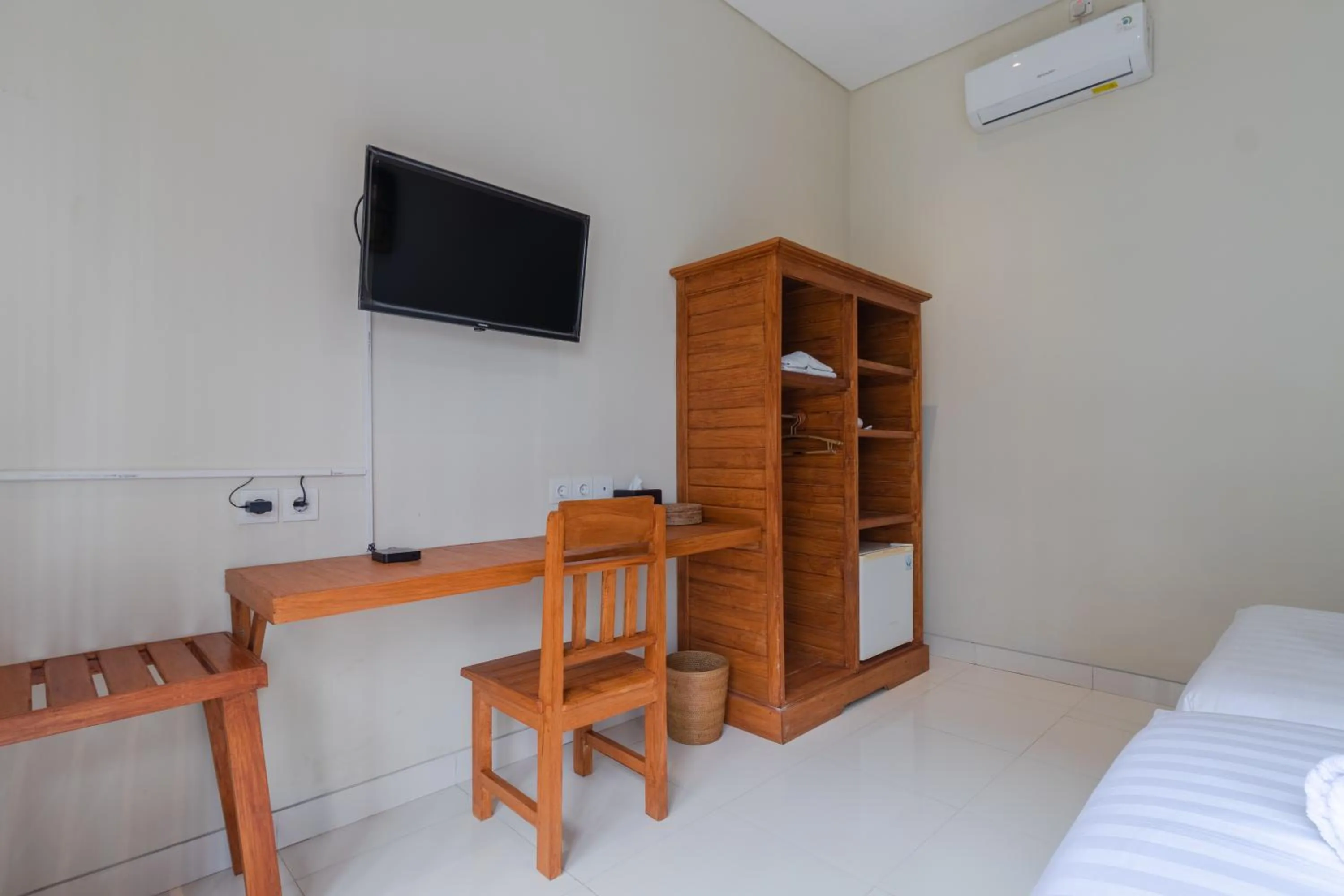 TV and multimedia, Bed in Josh Guest House