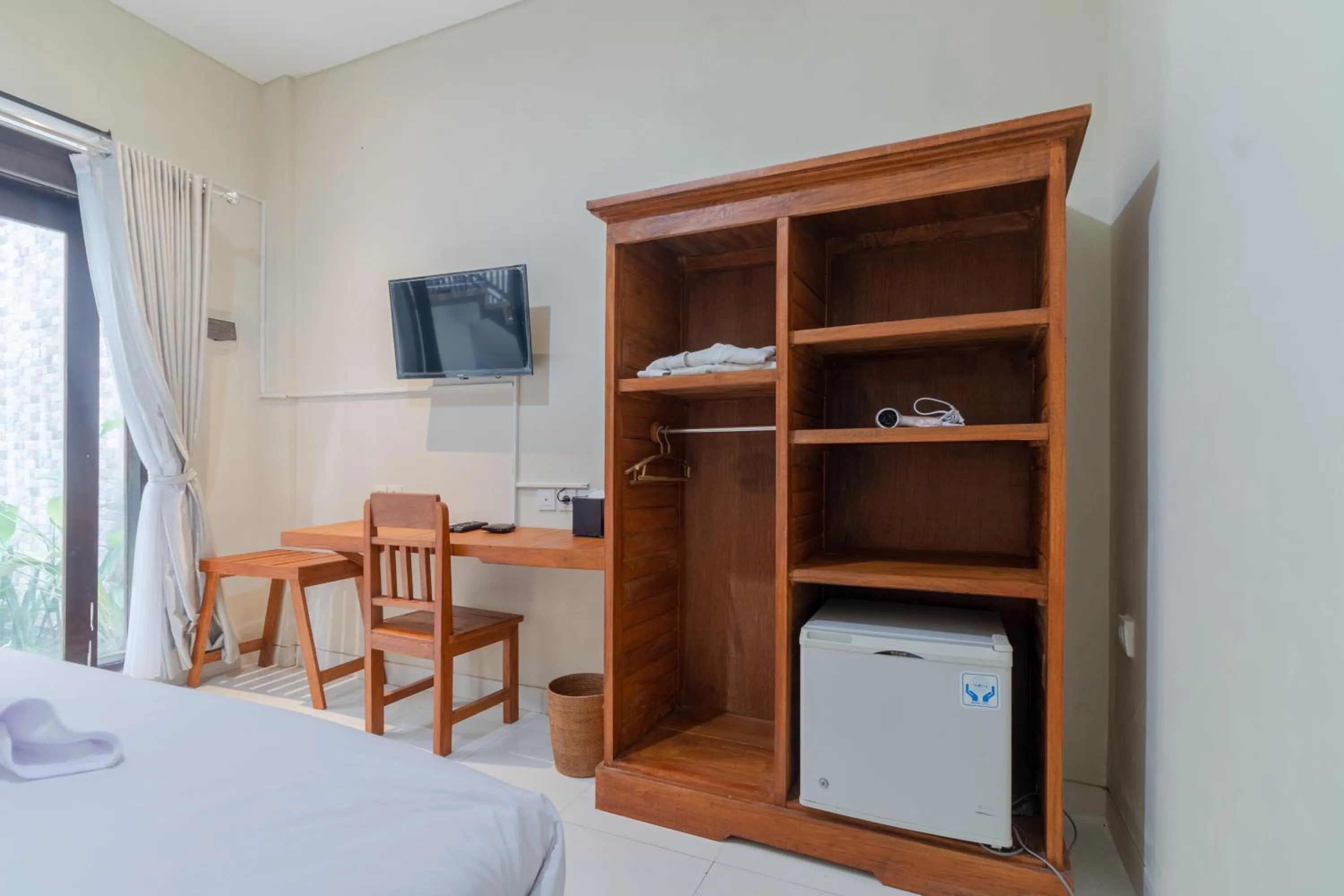 TV and multimedia, Bed in Josh Guest House