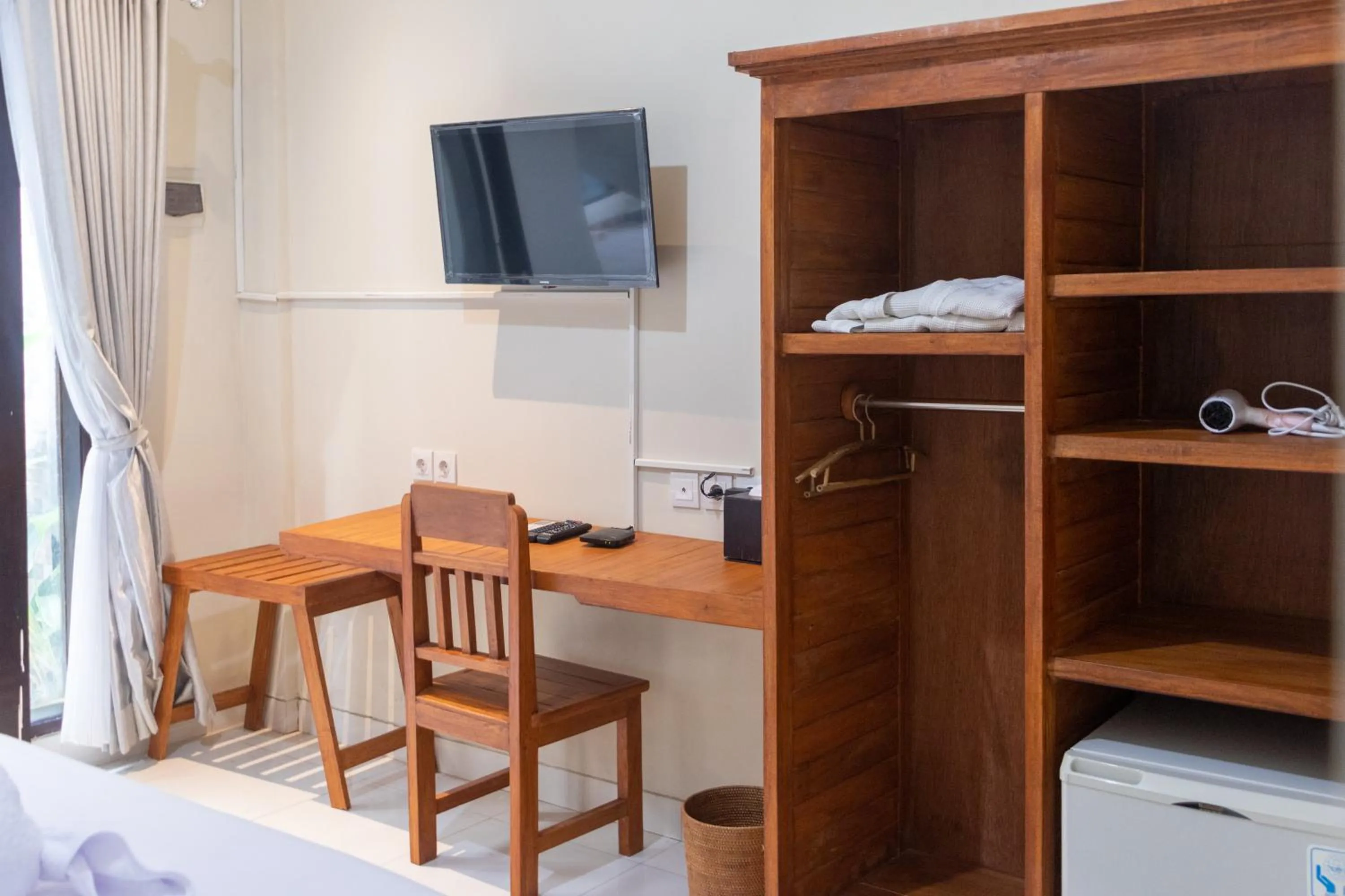 TV and multimedia in Josh Guest House