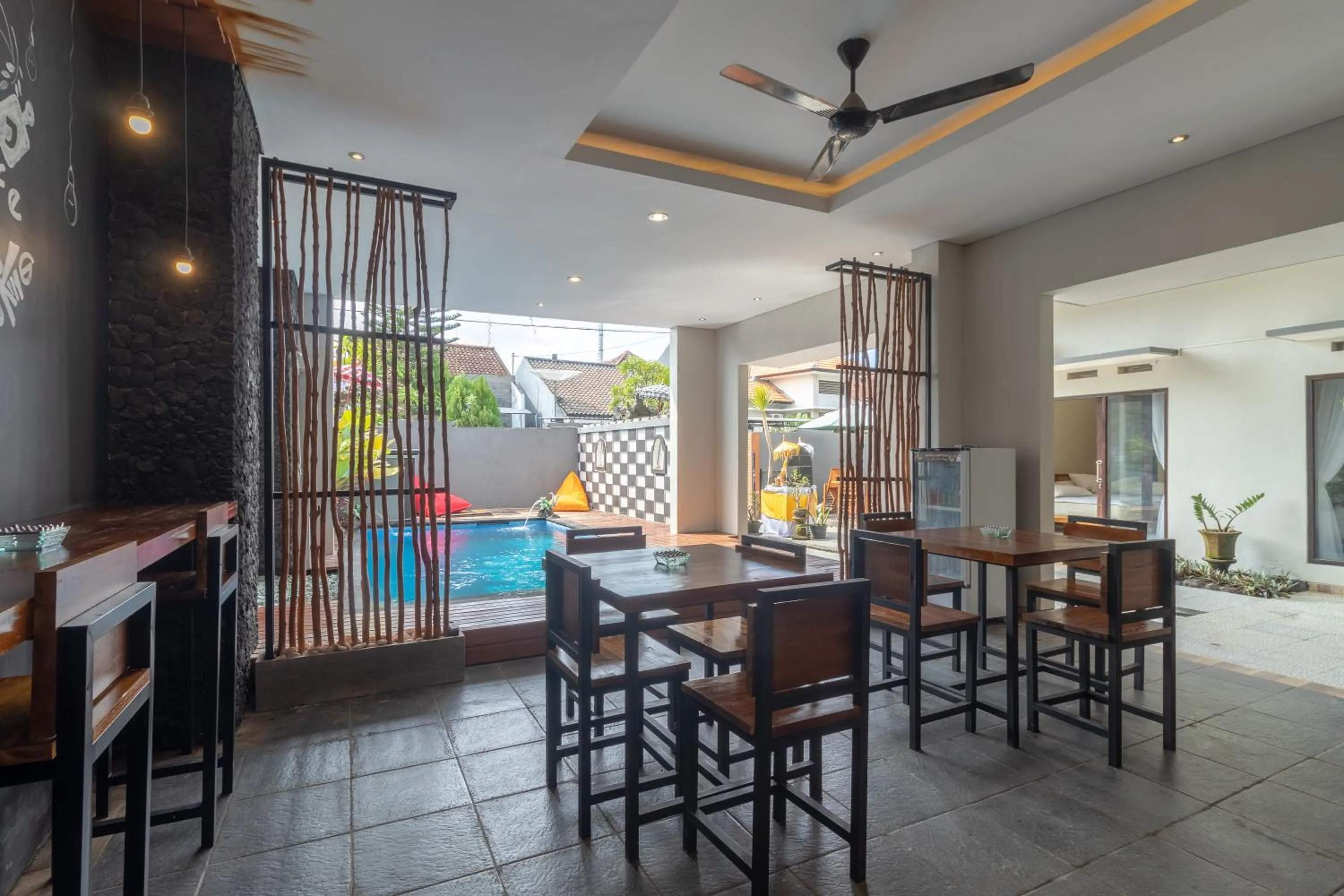 Restaurant/places to eat in Josh Guest House