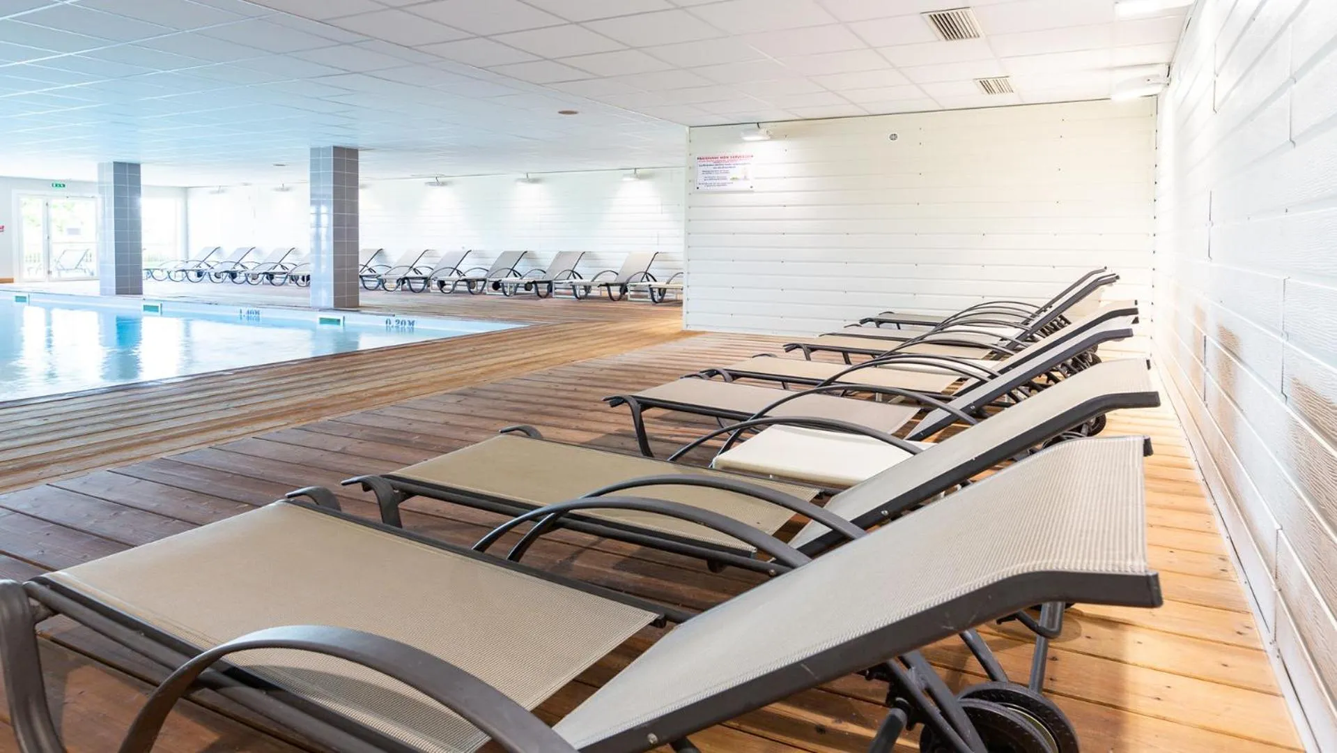 Pool view in Vacancéole - Les Chambres de la Baie