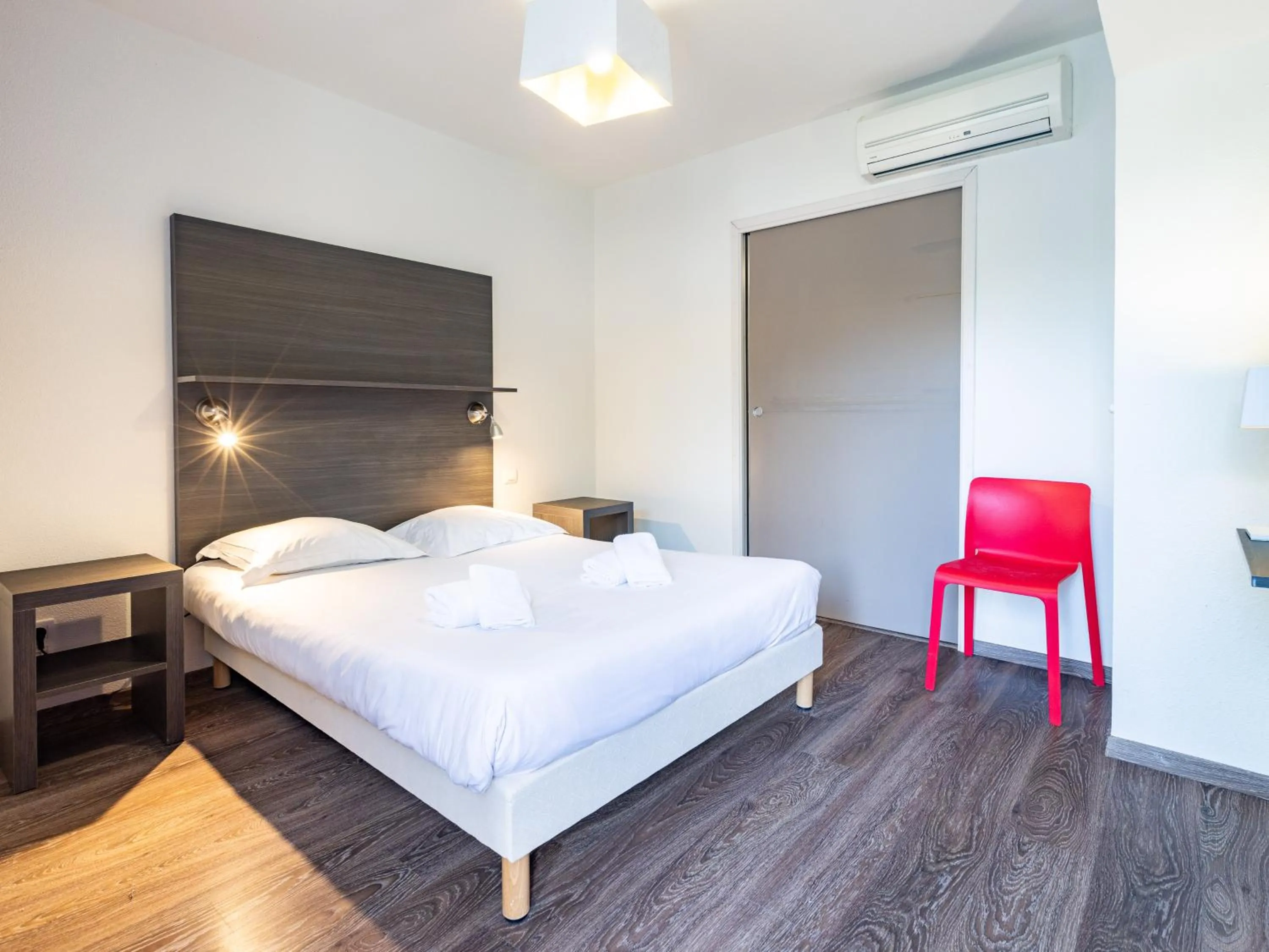 Bedroom, Bed in Vacancéole - Les Chambres de la Baie