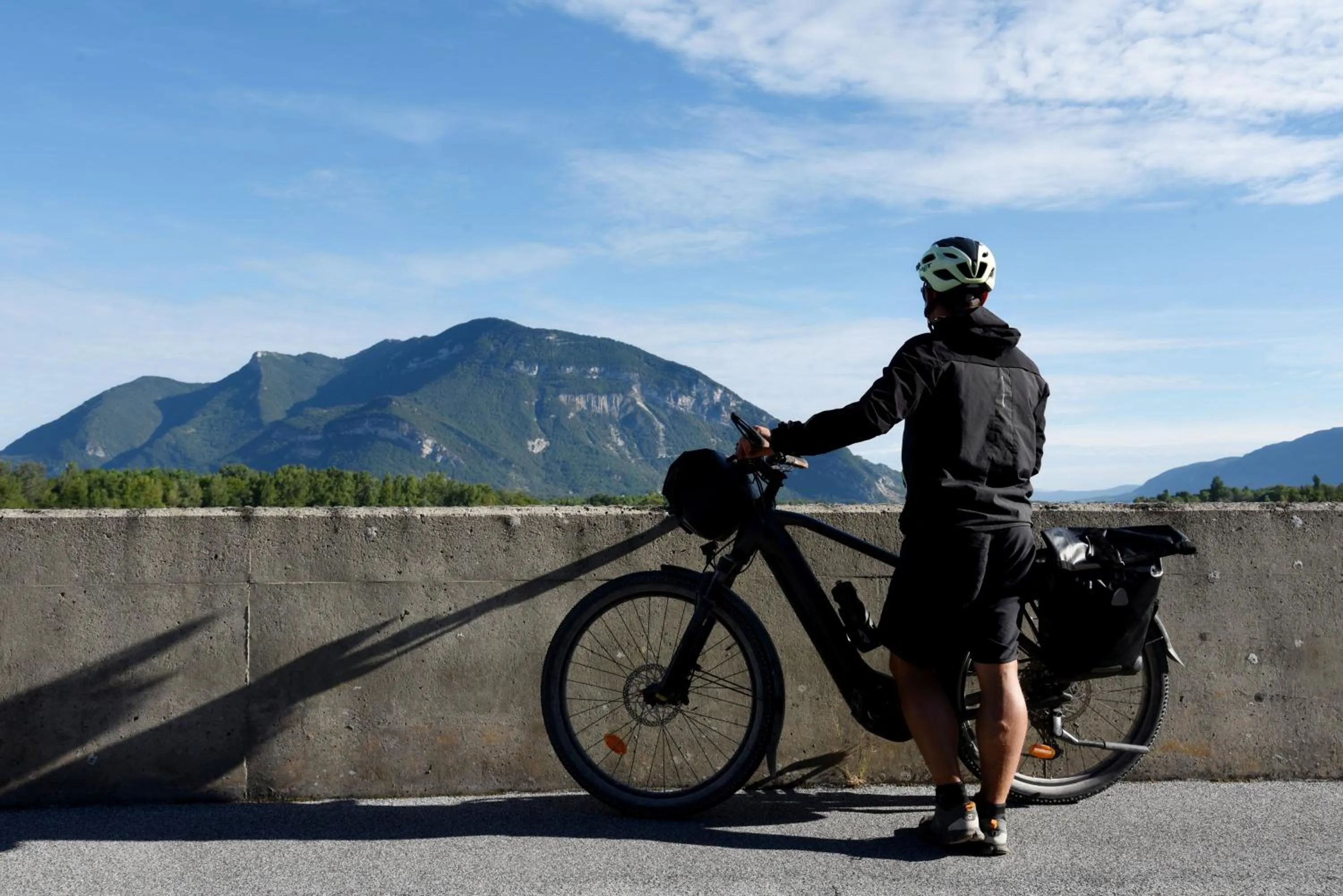 Cycling in SHANA Hôtel & Résidence