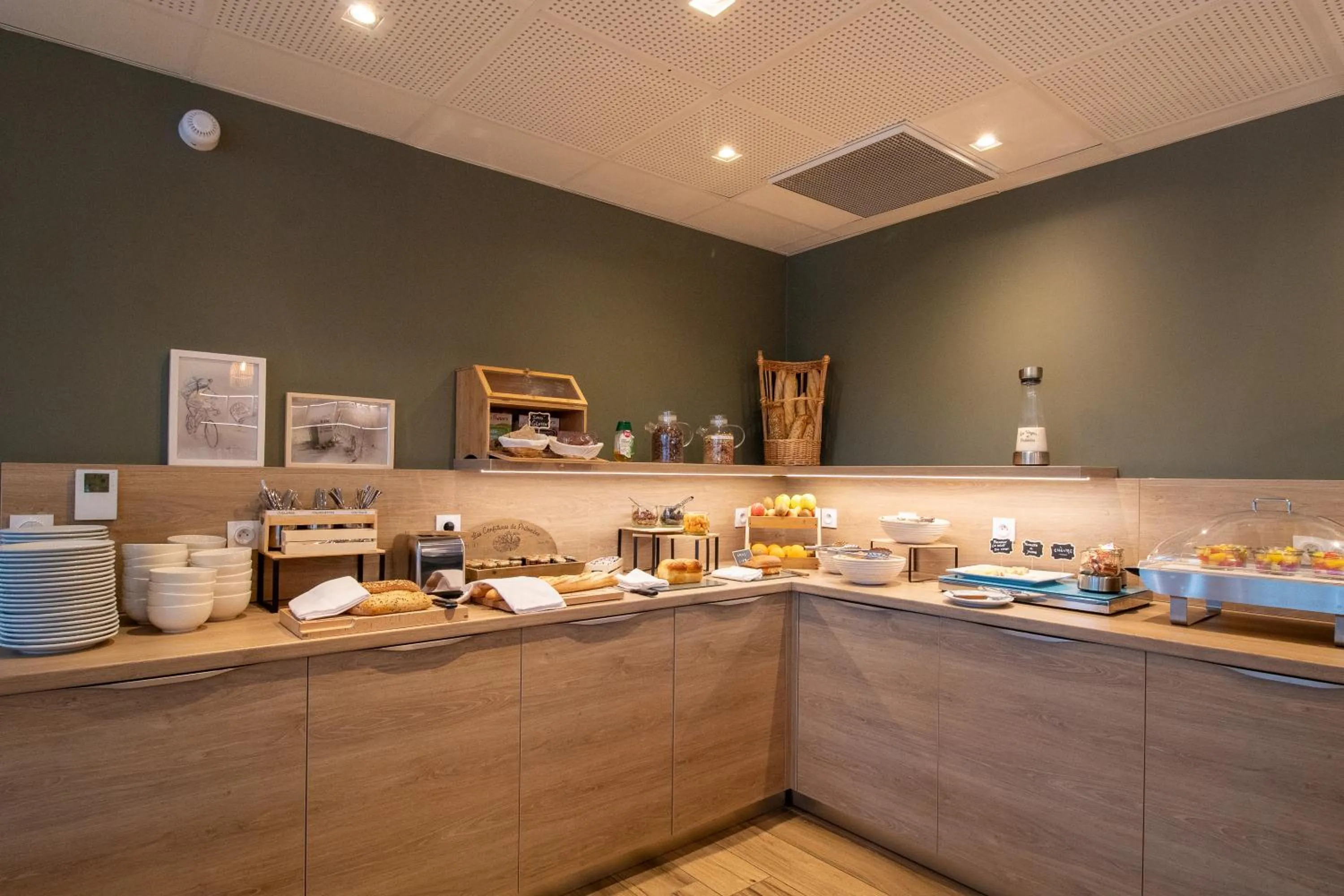 Food and drinks in SHANA Hôtel & Résidence