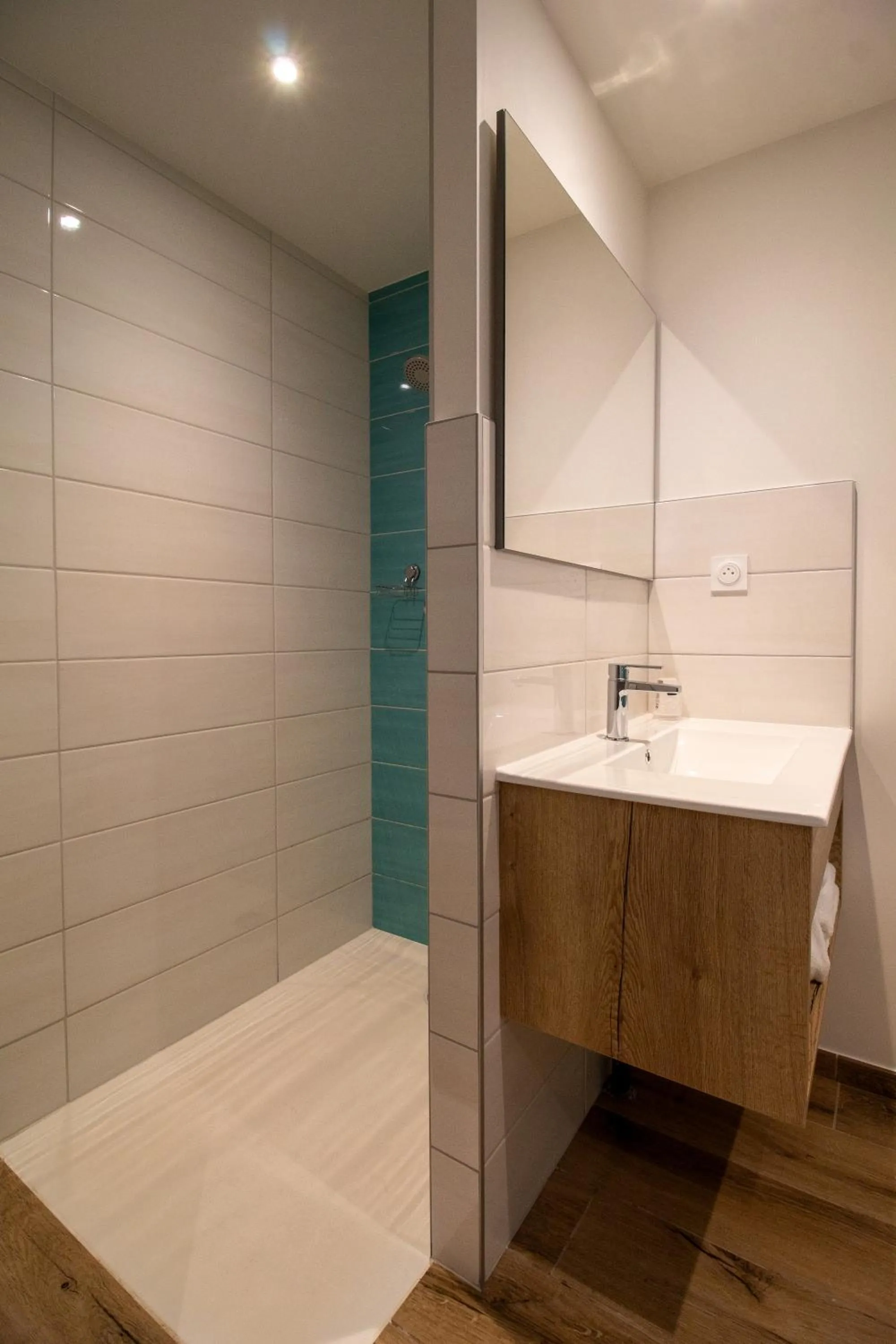 Shower in SHANA Hôtel & Résidence