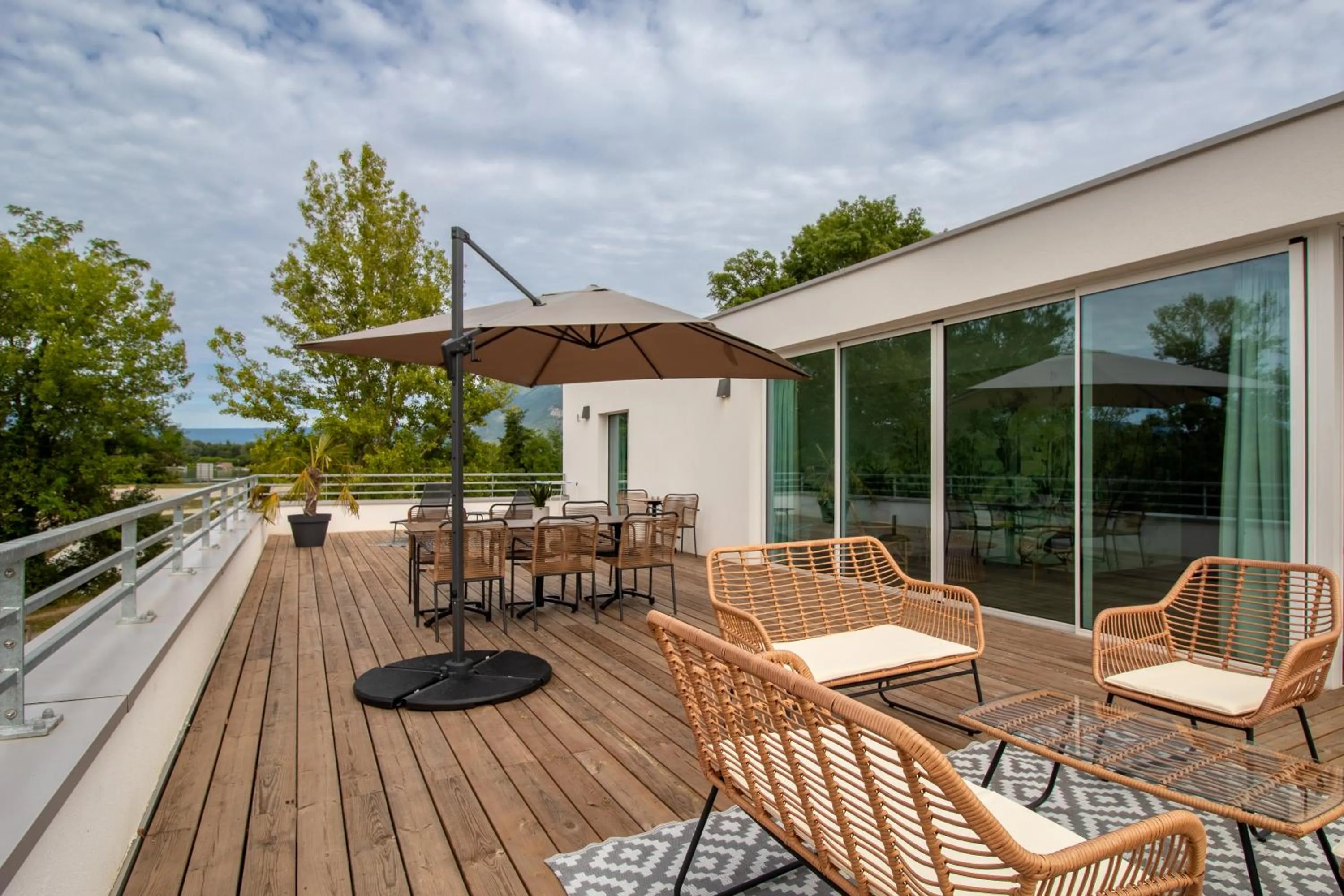Patio in SHANA Hôtel & Résidence