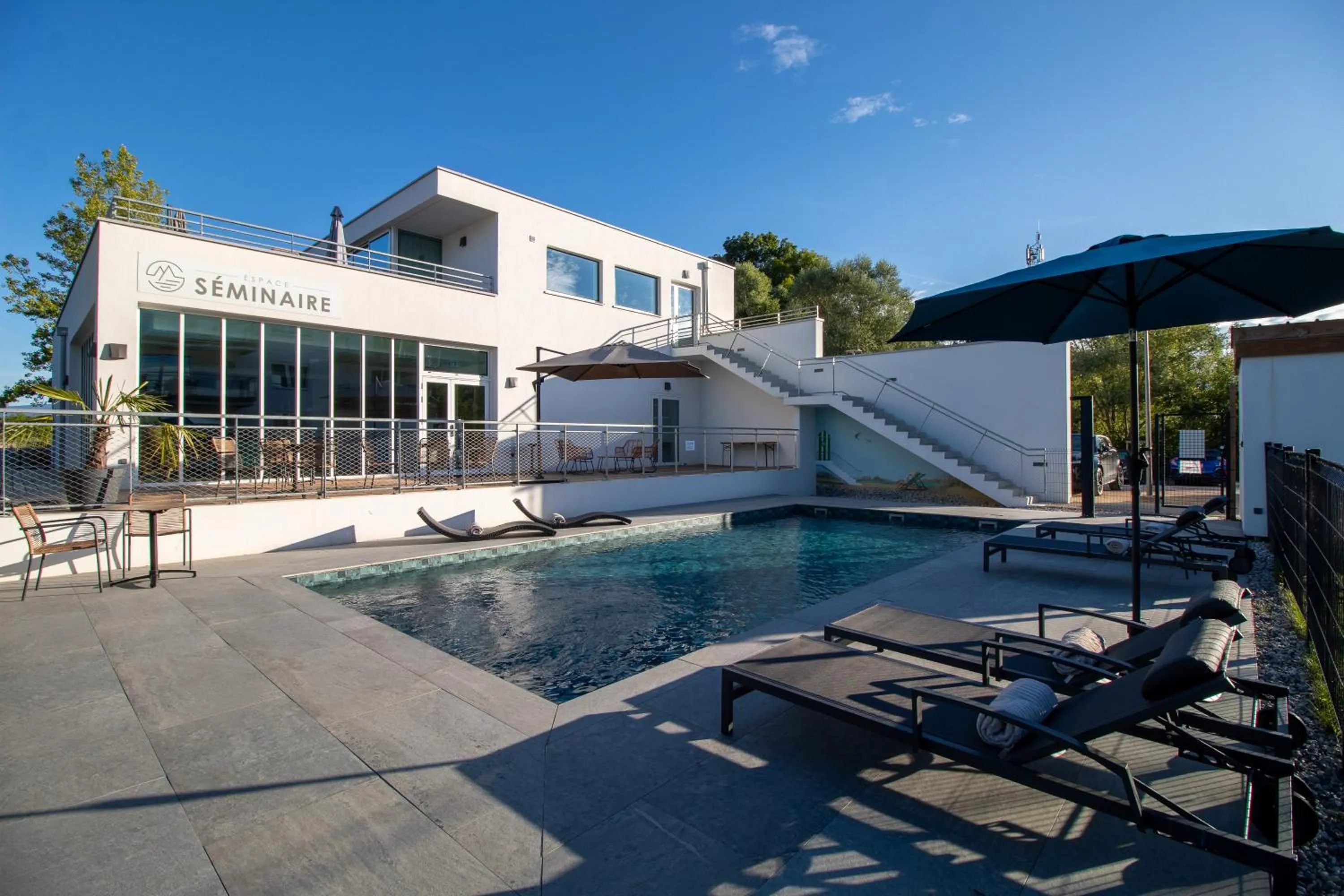 Swimming pool in SHANA Hôtel & Résidence