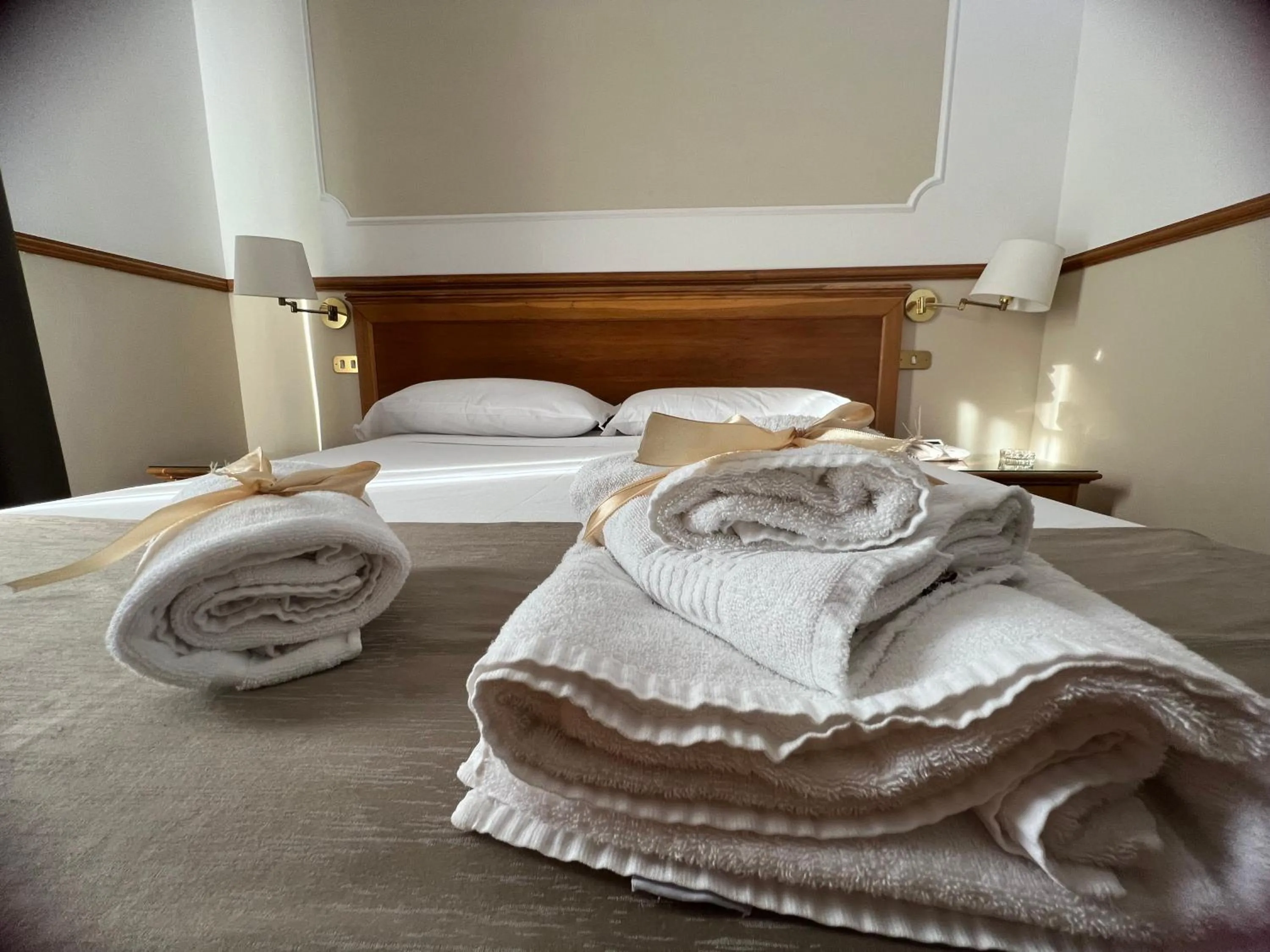 Bedroom, Bed in Hotel Leopardi