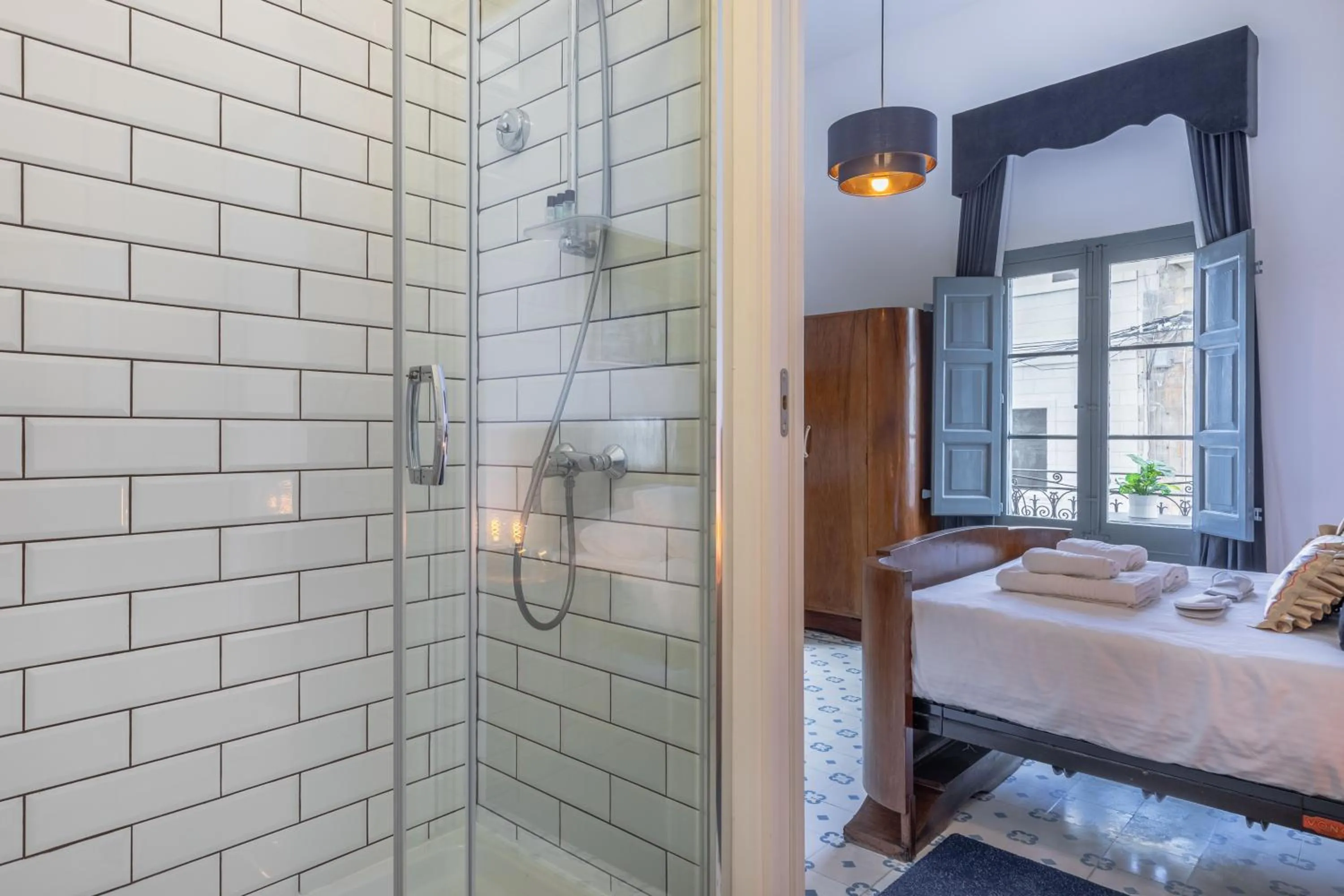 Toilet, Bed in Mosta Dome B&B