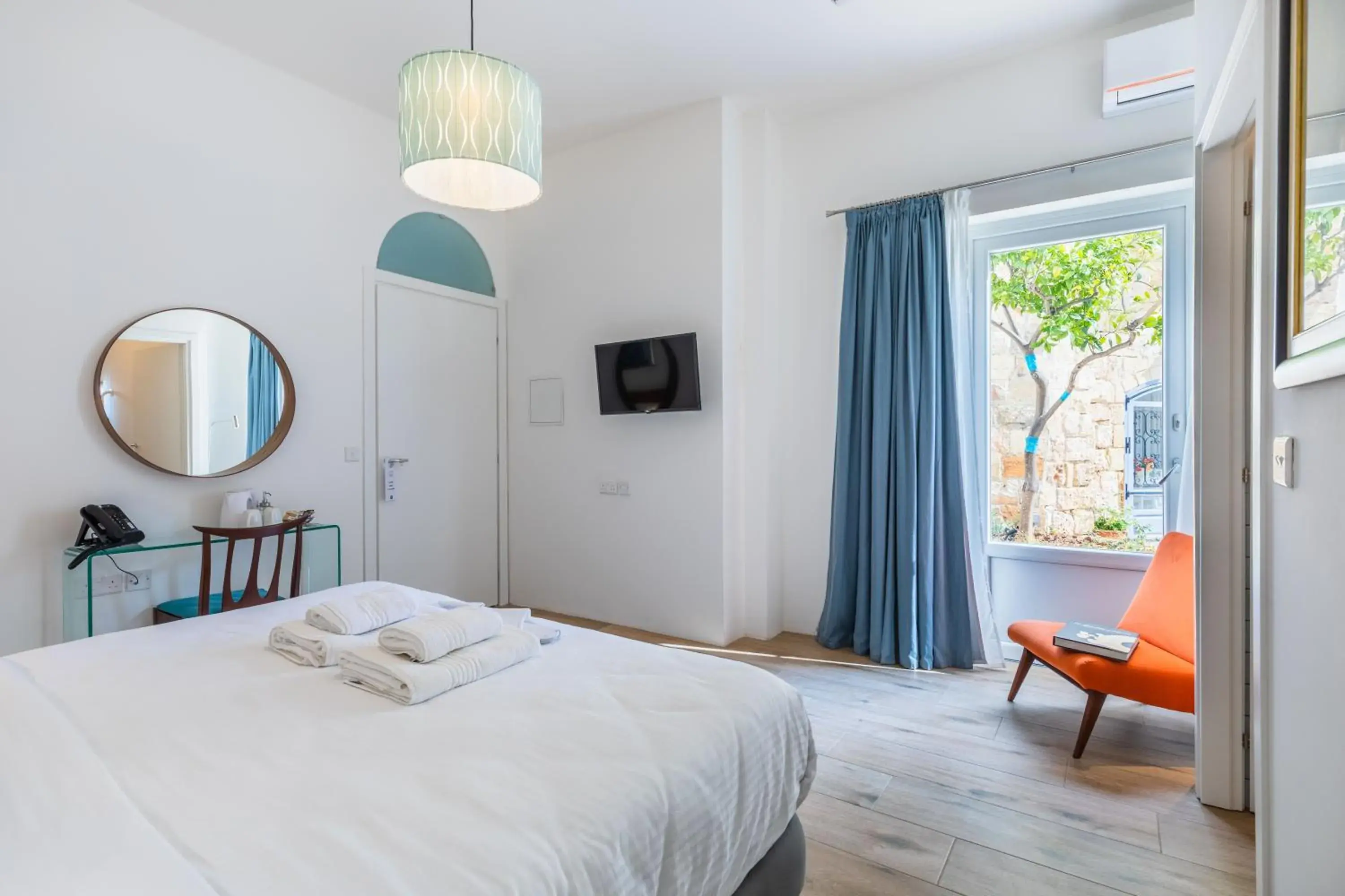 King Room - single occupancy - Disability Access in Mosta Dome B&B King Room - single occupancy - Disability Access in Mosta Dome B&B