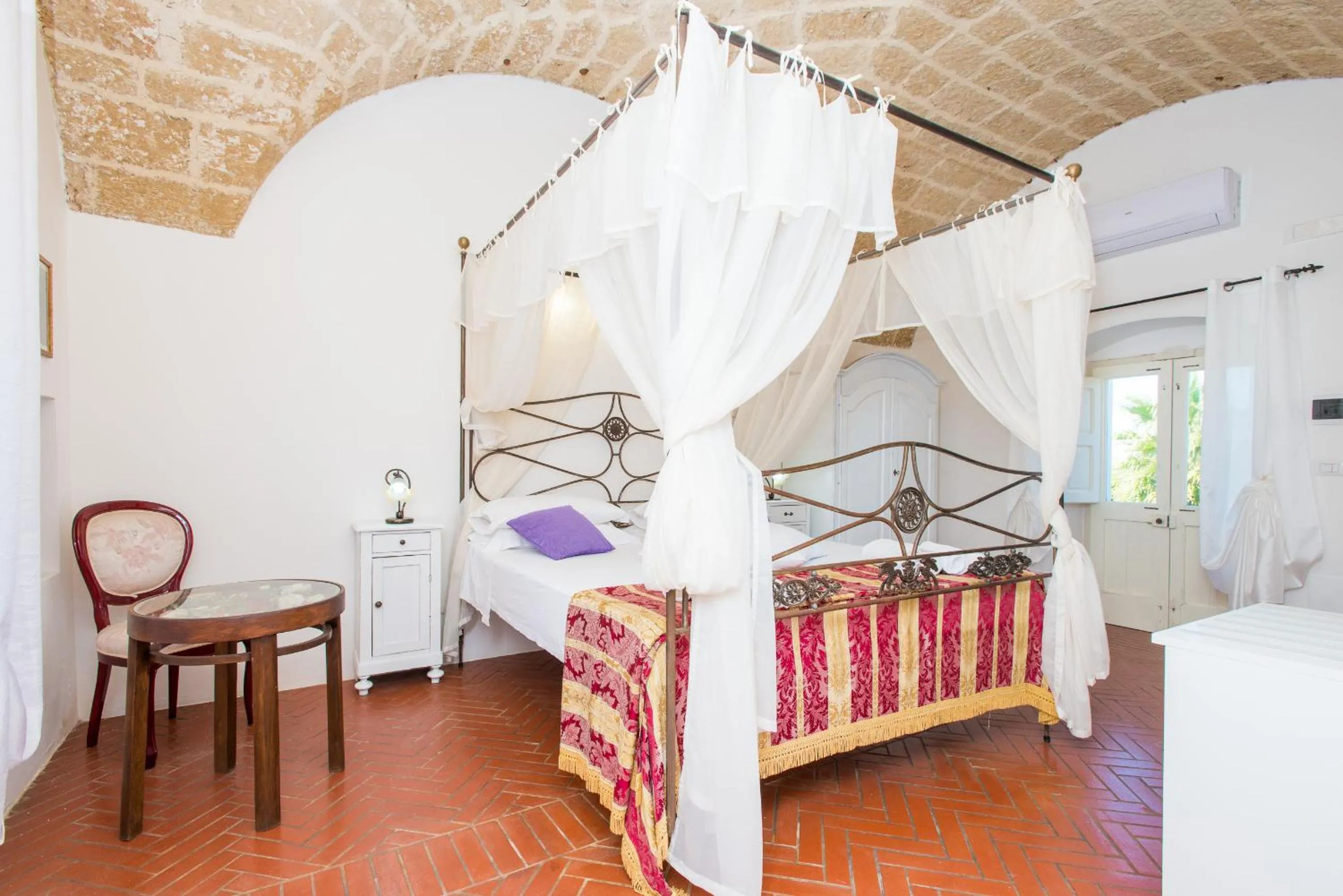 Photo of the whole room in RELAIS MASSERIA CASINA DEI CARI